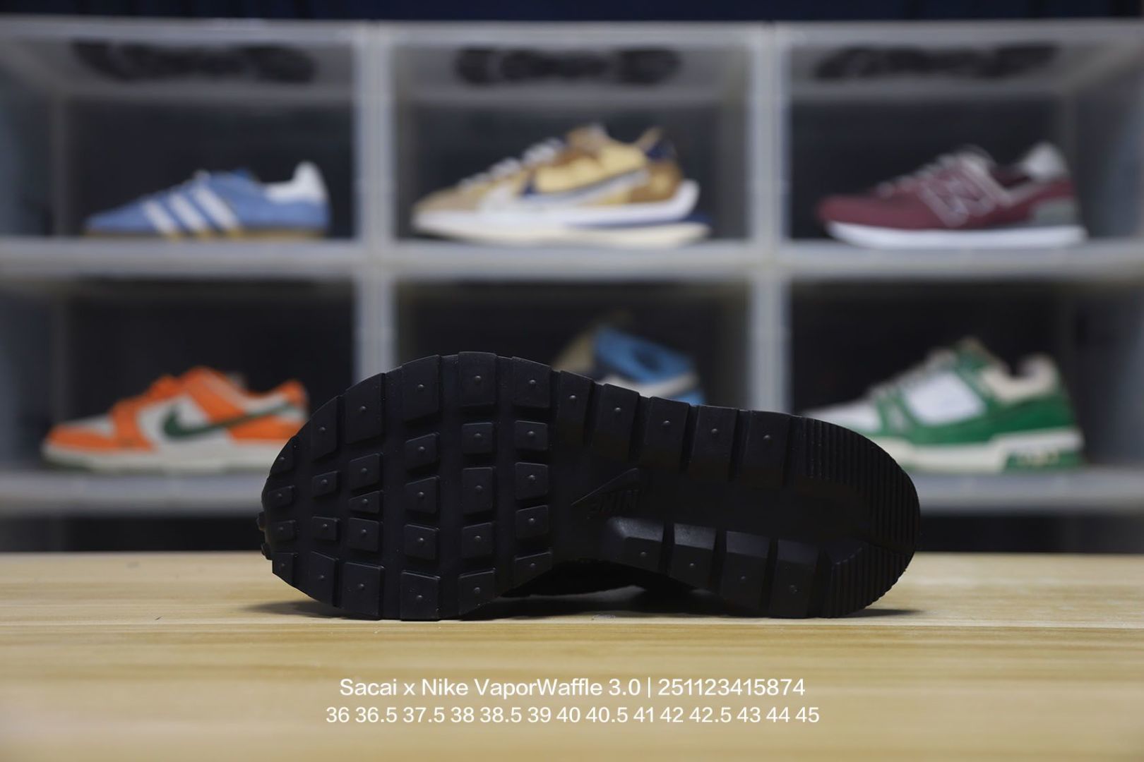 💰190
Nike/耐克 原厂机台飞织网纱鞋面材质,东莞百宏织唛双鞋舌标,正确数据印转工艺,钩子的边缘描漆整齐,独立私模正确五层分离大底,中底嵌入超轻发泡EVA缓震材质及V型TPU稳固支持架,双层进口无味切片打磨组合鞋底,外置超国标95%橡胶外底❗再掀解构热潮,潮流时尚增高利器❗联名日式解构美学小众时装品牌Sacai x Nike VaporWaffle 3.0"Royal Fuchsia"系列改良马拉松变形解构前卫设计五层底休闲运动慢跑鞋“透吸浅灰黑红宝蓝大重叠双钩子”
类型:男女鞋
码数:36 36.5 37.5 38 38.5 39 40 40.5 41 42 42.5 43 44 45
编码:251123415.874