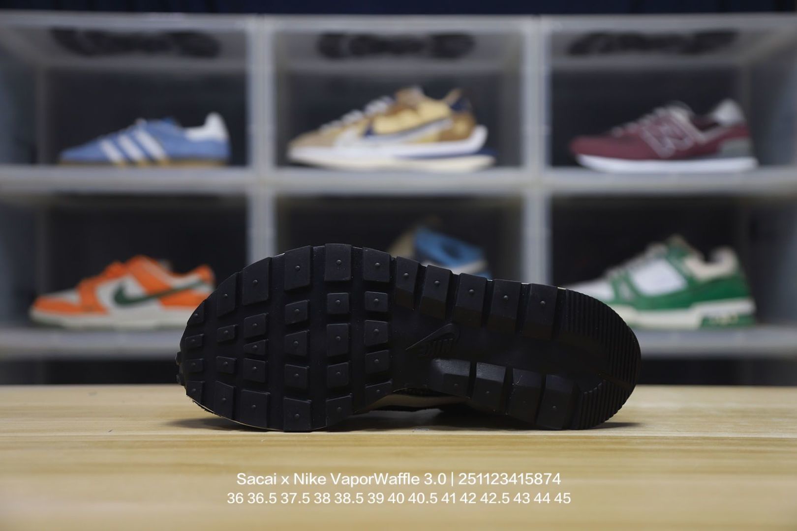 💰190
Nike/耐克 原厂机台飞织网纱鞋面材质,东莞百宏织唛双鞋舌标,正确数据印转工艺,钩子的边缘描漆整齐,独立私模正确五层分离大底,中底嵌入超轻发泡EVA缓震材质及V型TPU稳固支持架,双层进口无味切片打磨组合鞋底,外置超国标95%橡胶外底❗再掀解构热潮,潮流时尚增高利器❗联名日式解构美学小众时装品牌Sacai x Nike VaporWaffle 3.0"Royal Fuchsia"系列改良马拉松变形解构前卫设计五层底休闲运动慢跑鞋“透吸浅灰黑红宝蓝大重叠双钩子”
类型:男女鞋
码数:36 36.5 37.5 38 38.5 39 40 40.5 41 42 42.5 43 44 45
编码:251123415.874