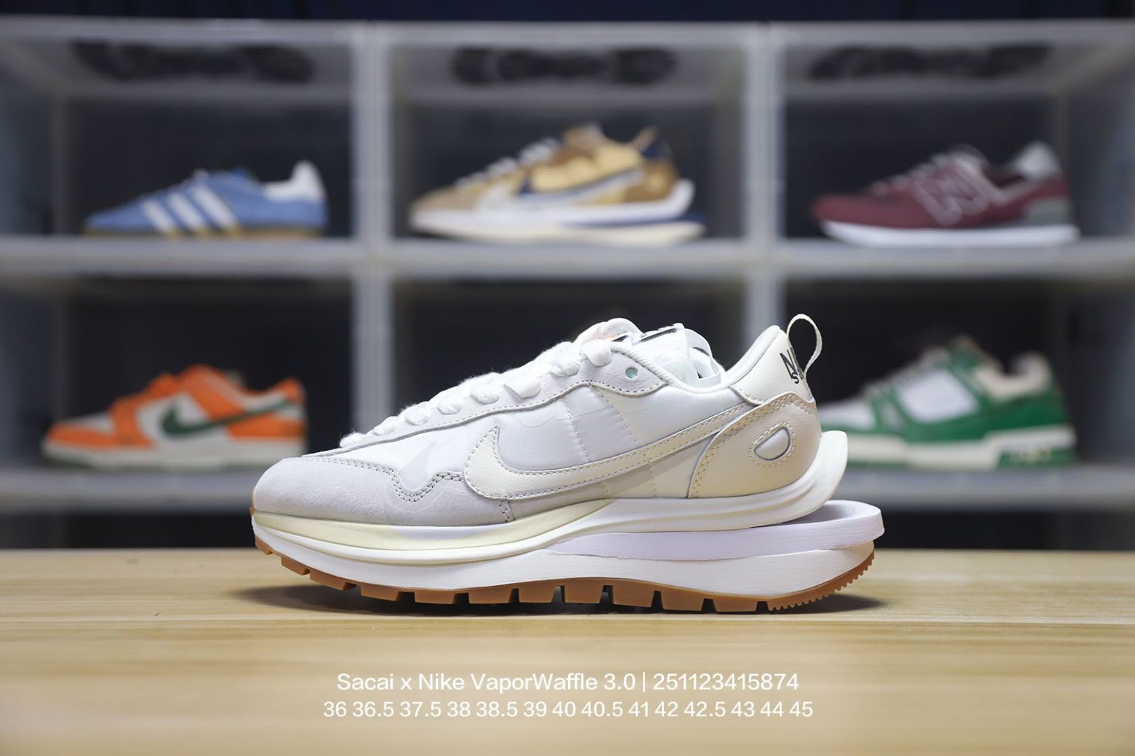 💰190
Nike/耐克 原厂机台飞织网纱鞋面材质,东莞百宏织唛双鞋舌标,正确数据印转工艺,钩子的边缘描漆整齐,独立私模正确五层分离大底,中底嵌入超轻发泡EVA缓震材质及V型TPU稳固支持架,双层进口无味切片打磨组合鞋底,外置超国标95%橡胶外底❗再掀解构热潮,潮流时尚增高利器❗联名日式解构美学小众时装品牌Sacai x Nike VaporWaffle 3.0"Royal Fuchsia"系列改良马拉松变形解构前卫设计五层底休闲运动慢跑鞋“透吸浅灰黑红宝蓝大重叠双钩子”
类型:男女鞋
码数:36 36.5 37.5 38 38.5 39 40 40.5 41 42 42.5 43 44 45
编码:251123415.874