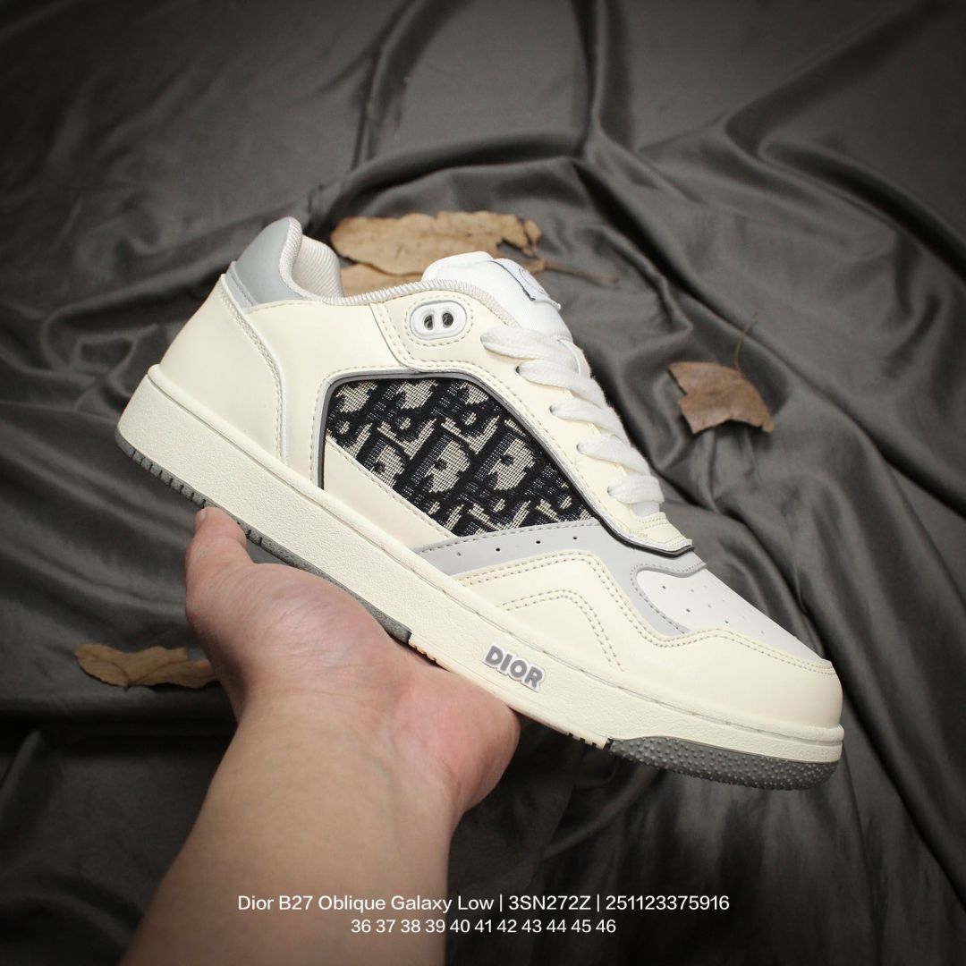 💰160
Dior/迪奥 独家开发组合TR光泽耐韧隔色橡胶鞋底❗️法国高奢时装品牌·迪奥/Dior B27 Oblique Galaxy Low Top Sneakers B27系列低帮复古真皮百搭运动休闲板鞋 3SN272Z

类型：男女鞋
码数：36 37 38 39 40 41 42 43 44 45 46
编码：251123375.916