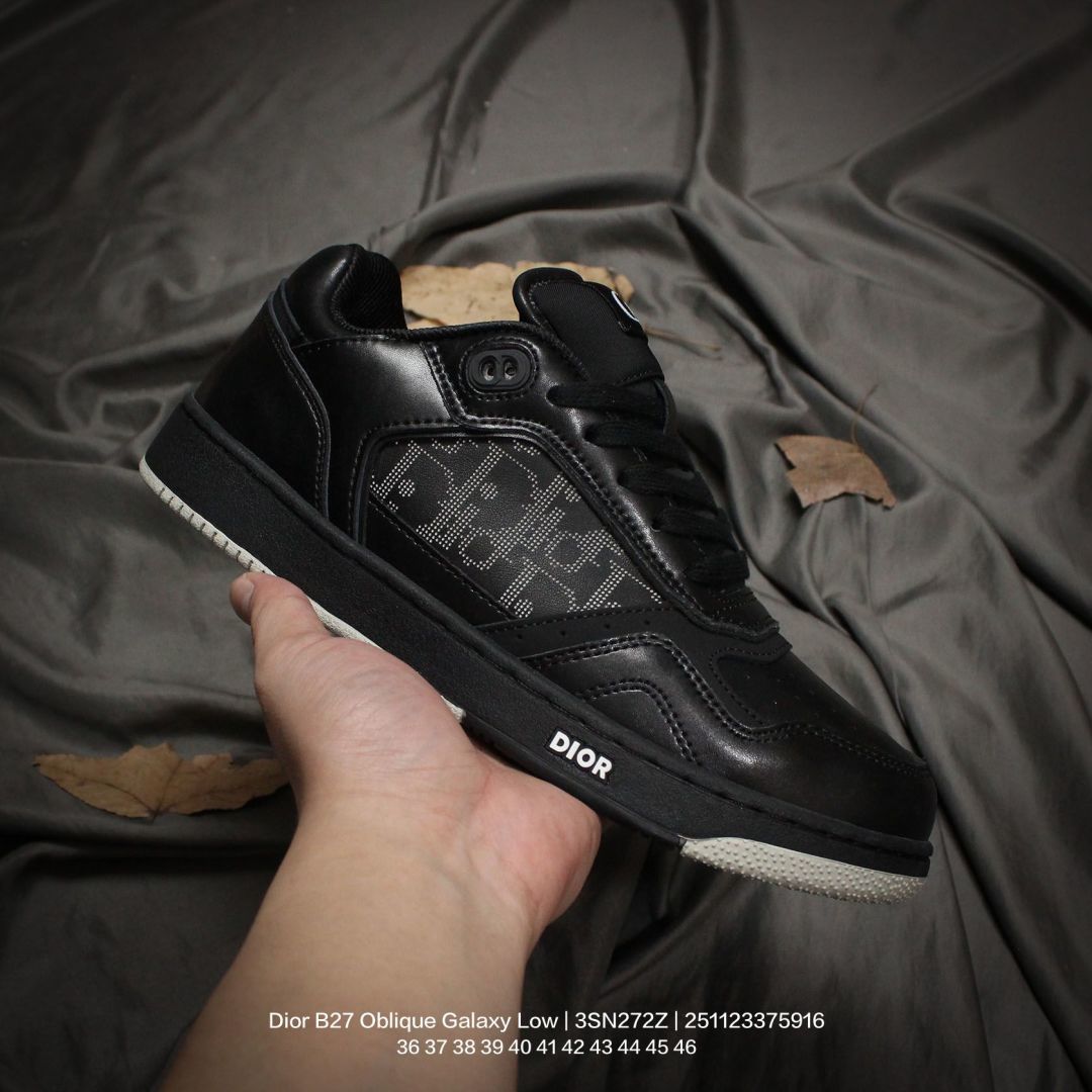 💰160
Dior/迪奥 独家开发组合TR光泽耐韧隔色橡胶鞋底❗️法国高奢时装品牌·迪奥/Dior B27 Oblique Galaxy Low Top Sneakers B27系列低帮复古真皮百搭运动休闲板鞋 3SN272Z

类型：男女鞋
码数：36 37 38 39 40 41 42 43 44 45 46
编码：251123375.916