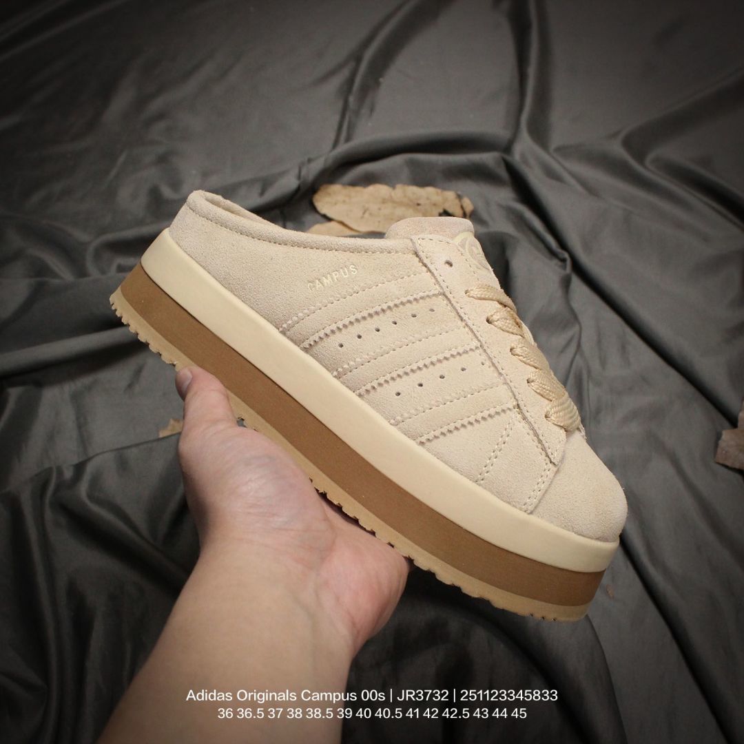 💰130
Adidas/阿迪达斯 加绒 男女鞋半码制，采用翻毛皮组合纤维革鞋面材质，外置耐磨橡胶大底❗️潮流我熟,面包鞋就选这款!阿迪达斯Adidas Originals Campus 00s 学院系列面包风经典复古低帮百搭休闲半拖鞋 JR3732
鑫
类型：男女鞋
码数：36 36.5 37 38 38.5 39 40 40.5 41 42 42.5 43 44 45
编码：251123345.833