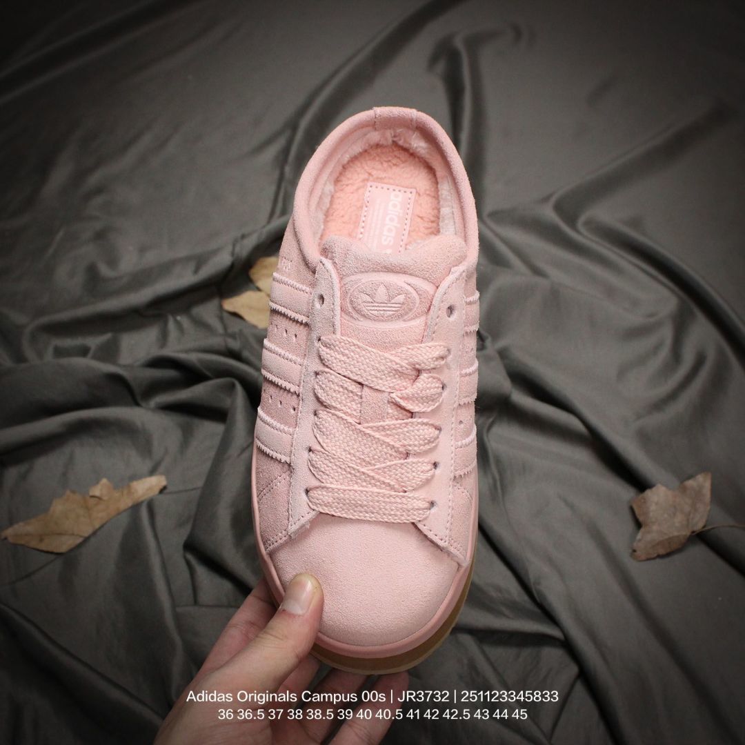 💰130
Adidas/阿迪达斯 加绒 男女鞋半码制,采用翻毛皮组合纤维革鞋面材质,外置耐磨橡胶大底❗️潮流我熟,面包鞋就选这款!阿迪达斯Adidas Originals Campus 00s 学院系列面包风经典复古低帮百搭休闲半拖鞋 JR3732
鑫
类型:男女鞋
码数:36 36.5 37 38 38.5 39 40 40.5 41
编码:251123345.833