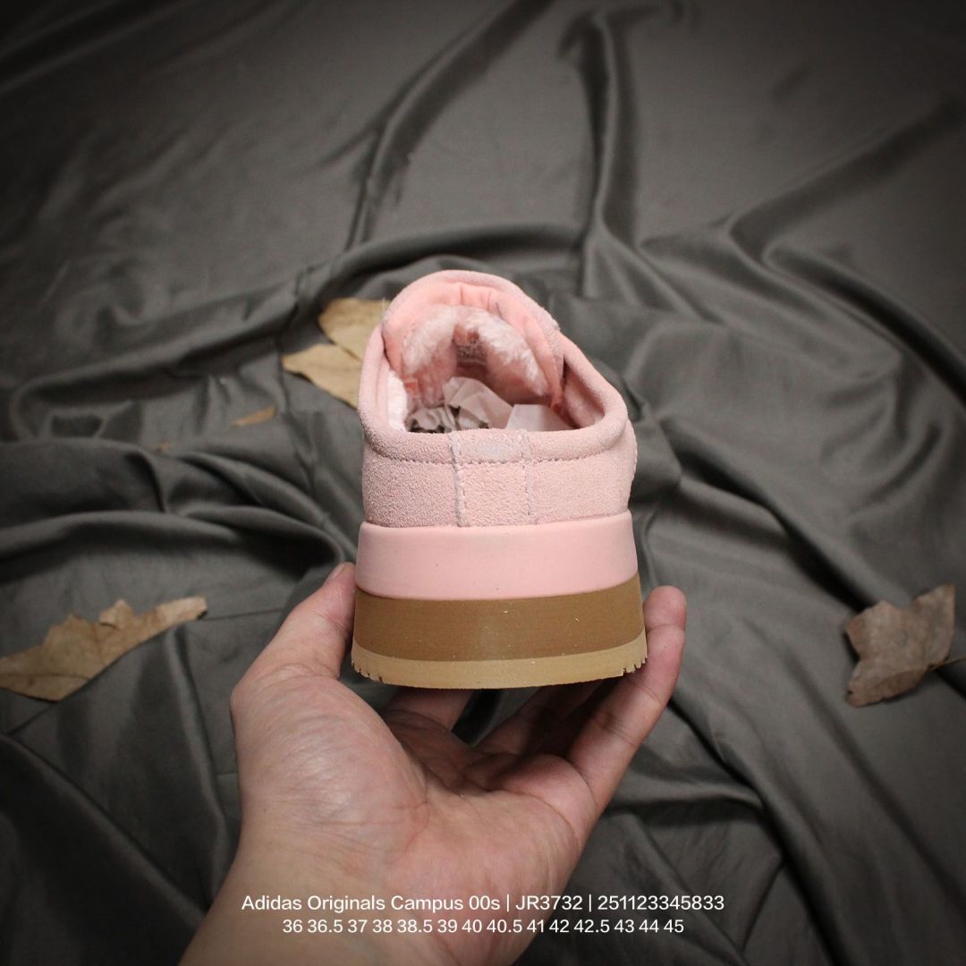 💰130
Adidas/阿迪达斯 加绒 男女鞋半码制,采用翻毛皮组合纤维革鞋面材质,外置耐磨橡胶大底❗️潮流我熟,面包鞋就选这款!阿迪达斯Adidas Originals Campus 00s 学院系列面包风经典复古低帮百搭休闲半拖鞋 JR3732
鑫
类型:男女鞋
码数:36 36.5 37 38 38.5 39 40 40.5 41
编码:251123345.833