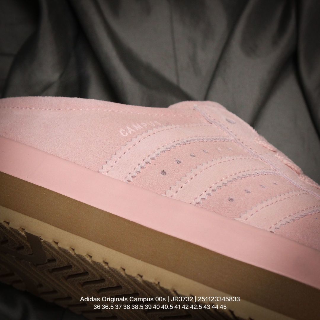 💰130
Adidas/阿迪达斯 加绒 男女鞋半码制,采用翻毛皮组合纤维革鞋面材质,外置耐磨橡胶大底❗️潮流我熟,面包鞋就选这款!阿迪达斯Adidas Originals Campus 00s 学院系列面包风经典复古低帮百搭休闲半拖鞋 JR3732
鑫
类型:男女鞋
码数:36 36.5 37 38 38.5 39 40 40.5 41
编码:251123345.833