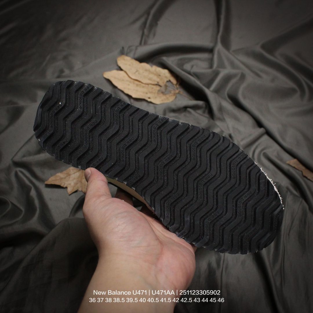 💰90
New Balance/新百伦 男女鞋真标半码制,原楦原纸版开发,采用长绒翻毛皮组合组合网织布鞋面材质,中底EVA发泡缓震组合防滑耐磨橡胶外底❗️复古潮流的代表作,NB新百伦New Balance U471系列低帮经典复古休闲运动慢跑鞋“翻毛米白紫蓝 U471AA
类型:男女鞋
码数:36 37 38 38.5 39.5 40 40.5 41.5 42 42.5 43 44 45 46
编码:251123305.902