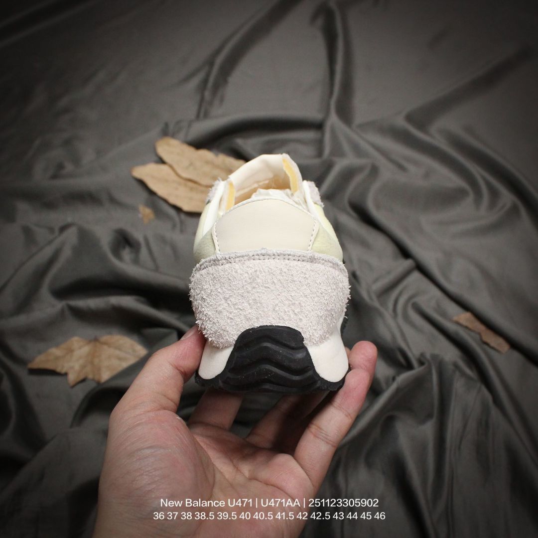 💰90
New Balance/新百伦 男女鞋真标半码制,原楦原纸版开发,采用长绒翻毛皮组合组合网织布鞋面材质,中底EVA发泡缓震组合防滑耐磨橡胶外底❗️复古潮流的代表作,NB新百伦New Balance U471系列低帮经典复古休闲运动慢跑鞋“翻毛米白紫蓝 U471AA
类型:男女鞋
码数:36 37 38 38.5 39.5 40 40.5 41.5 42 42.5 43 44 45 46
编码:251123305.902