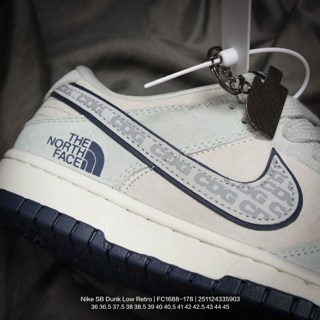 💰120
Nike/耐克 男女鞋半码制,更新数据窄楦翘头版型,采用软质荔枝纹牛剖革组合猪巴革鞋面材质,缜密拉帮中底布,鞋垫嵌EVA缓震物料及背胶,外置耐磨橡胶大底❗️2024龙年新鞋!耐克Nike SB Dunk Low Retro"Year of the Dragon"扣篮系列低帮休闲运动滑板板鞋“麂皮浅灰红金龙龙贺岁 FC1688-178
D
类型:男女鞋
码数:36 36.5 37.5 38 38.5 39 40 40.5 41 42 42.5 43 44 45
编码:251124335.903