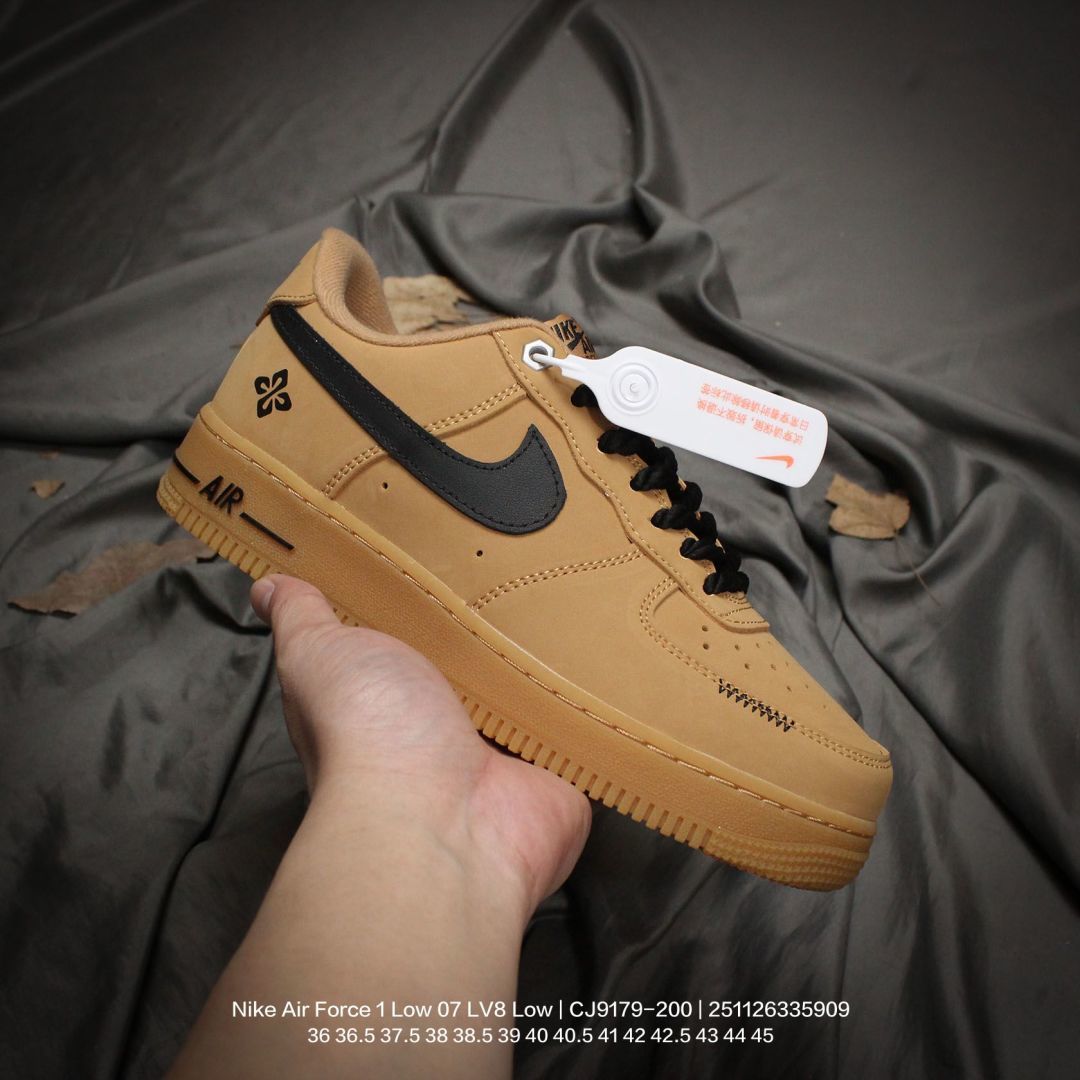 💰120
Nike/耐克 男女鞋半码制,采用软质磨砂牛巴皮革鞋面材质,内置全掌Air Sole气垫❗秋冬选它准没错,全新耐克Nike Air Force 1 Low 07 LV8 Low"Wheat / Flax"空军一号系列低帮经典百搭休闲运动板鞋“新麦黄棕 CJ9179-200
D
类型:男女鞋
码数:36 36.5 37.5 38 38.5 39 40 40.5 41 42 42.5 43 44 45
编码:251126335.909