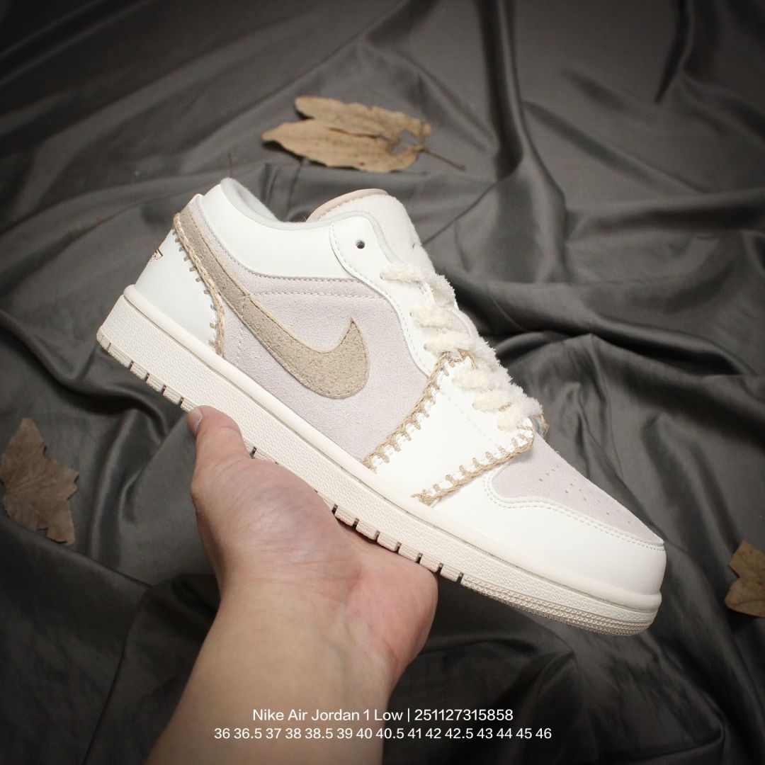 💰100
Jordan/乔丹  男女鞋真标带半码，升级原楦原档案数据开发版型，采用皮组合牛剖革鞋面材质，中底注胶孔内置真Sole气垫，原数据开发模具大底❗官方新色，耐克Nike Air Jordan 1 Low "Purple Mocha"AJ1乔丹一代低帮经典复古文化休闲运动篮球鞋 

类型：男女鞋
码数：36 36.5 37 38 38.5 39 40 40.5 41 42 42.5 43 44 45 46
编码：251127315.858