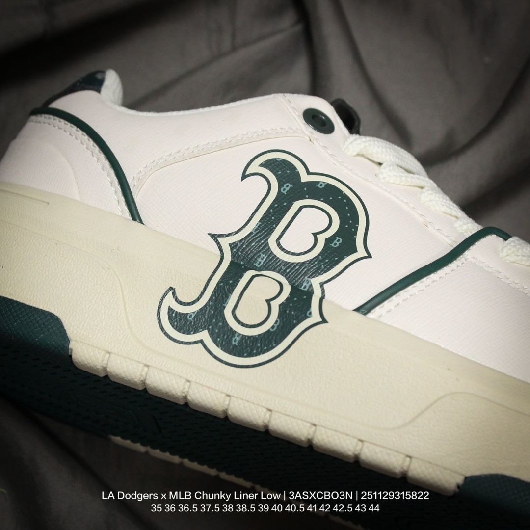 💰100
MLB/韩国F&F旗下运动品牌 采用荔枝纹纤维革面鞋面材质,全新独立5cm厘米外增高轻质发泡中底组合耐磨橡胶外底片❗️学院穿搭爆款,Korea韩国限定!联乘洛杉矶道奇队LA Dodgers x MLB Chunky Liner Low 学长鞋系列低帮老爹风轻量增高厚底百搭休闲运动慢跑鞋 3ASXCBO3N
类型:男女鞋
码数:35 36 36.5 37.5 38 38.5 39 40 40.5 41 42 42.5 43 44
编码:251129315.822