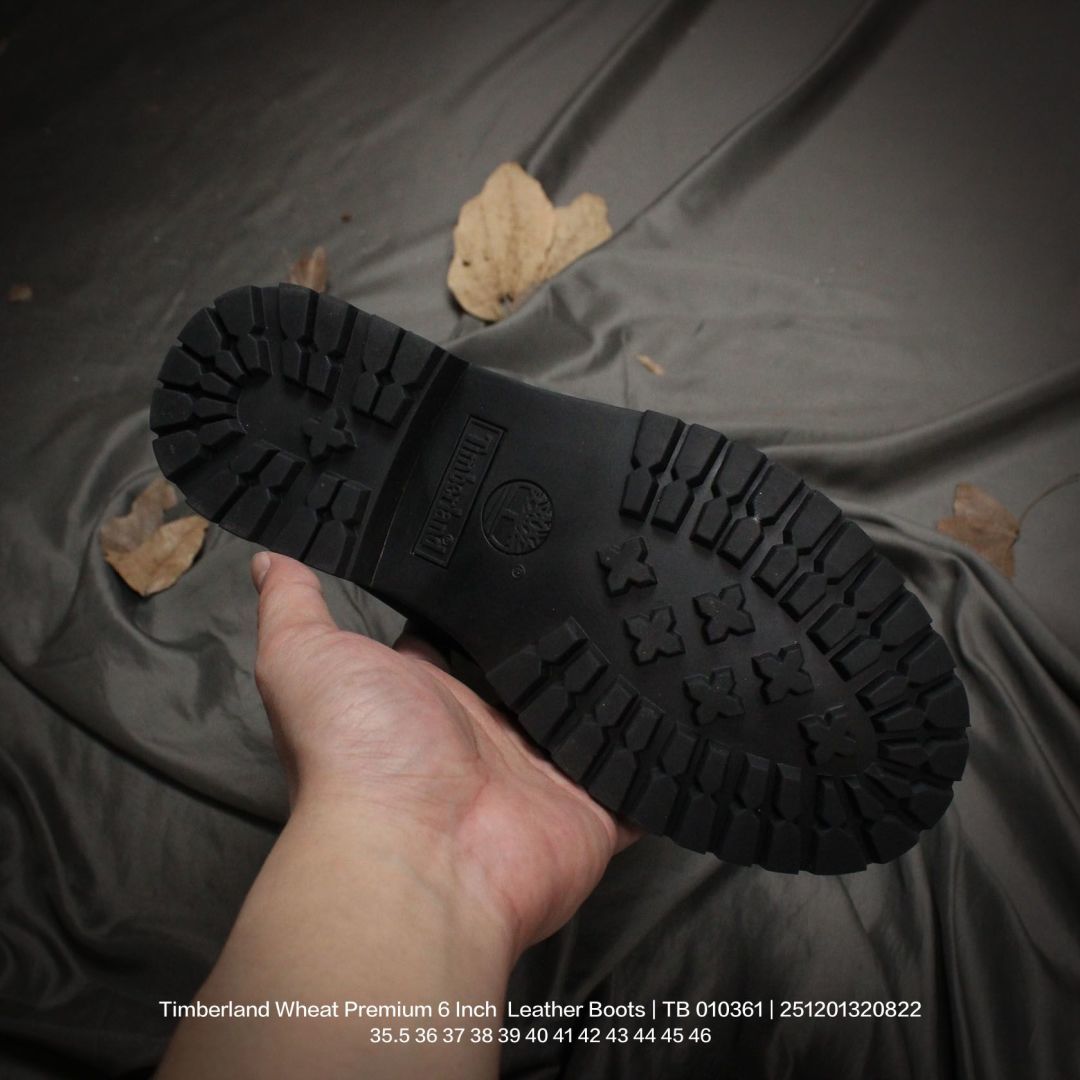 💰105
Timberland/添柏岚 原厂宝元注射机,独立紫光防伪,四线电脑车线❗️🔥GD权志龙+侃爷+蕾哈娜···众明星必备,狂占街头C位❗️添柏岚Timberland Wheat Premium 6 Inch Leather Boots 经典户外6英寸大黄靴“麦黄黑 TB 010361
类型:男女鞋
码数:35.5 36 37 38 39 40 41 42 43 44 45 46
编码:251201320.822