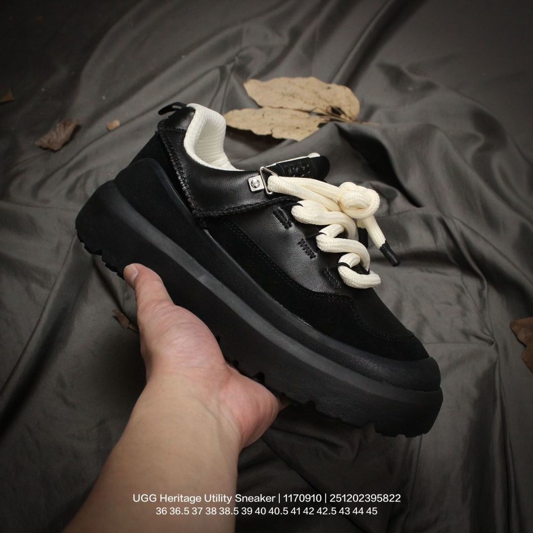 💰180
UGG/雪地靴 UGG Heritage Utility Sneaker 传统实用运动鞋 UGG元素与经典运动鞋的氛围相结合，融合了传统与创新。鞋面采用全粒皮革和麂皮完成。采用来自甘蔗的EVA材质制作的鞋底，拥有发挥出色的抓地力 1170910

类型：男女鞋
码数：36 36.5 37 38 38.5 39 40 40.5 41 42 42.5 43 44 45
编码：251202395.822