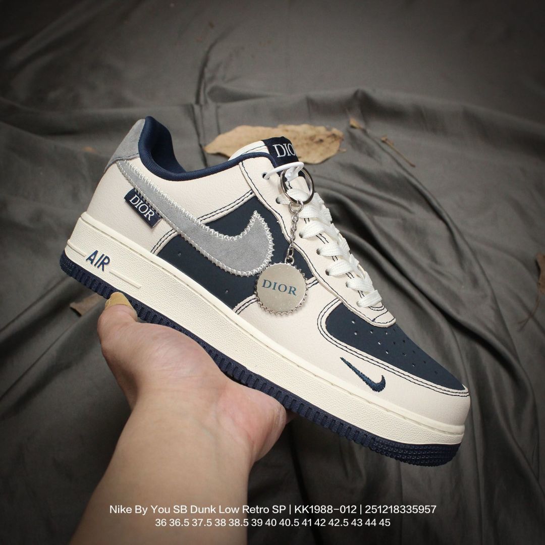 💰120
Nike/耐克 男女鞋真标半码制,全新2021版更新数据窄楦翘头版型,采用牛剖革鞋组合猪巴革鞋面材质,缜密拉帮中底布,鞋垫嵌EVA缓震物料及背胶,全新窄版翘头耐磨橡胶大底❗️创意定制联名配色,美国元祖街头潮牌-斯图西/Stussy x Nike By You SB Dunk Low Retro SP扣篮系列低帮休闲运动滑板板鞋“ KK1988-012
395
类型:男女鞋
码数:36 36.5 37.5 38 38.5 39 40 40.5 41 42 42.5 43 44 45
编码:251218335.957