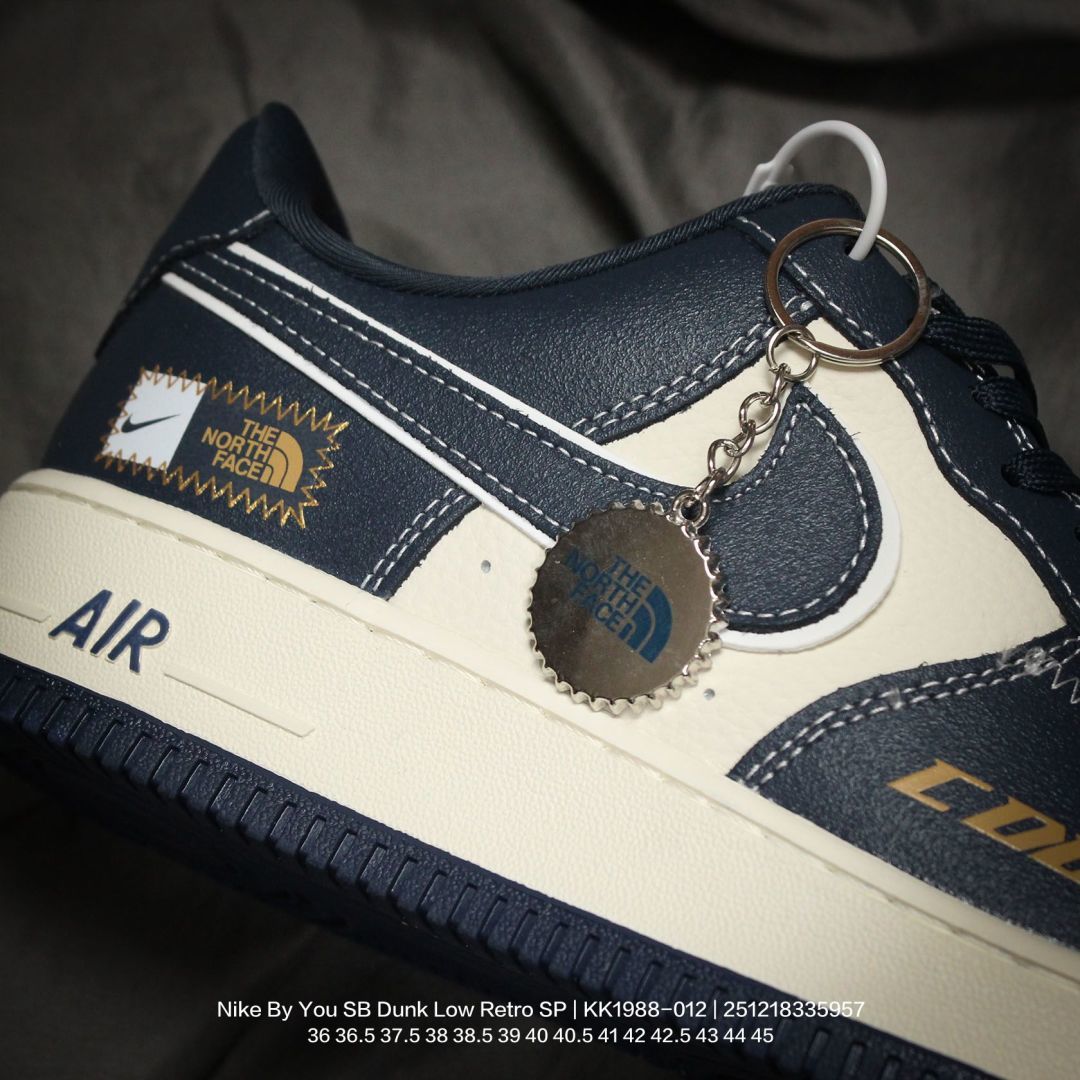 💰120
Nike/耐克 男女鞋真标半码制,全新2021版更新数据窄楦翘头版型,采用牛剖革鞋组合猪巴革鞋面材质,缜密拉帮中底布,鞋垫嵌EVA缓震物料及背胶,全新窄版翘头耐磨橡胶大底❗️创意定制联名配色,美国元祖街头潮牌-斯图西/Stussy x Nike By You SB Dunk Low Retro SP扣篮系列低帮休闲运动滑板板鞋“ KK1988-012
395
类型:男女鞋
码数:36 36.5 37.5 38 38.5 39 40 40.5 41 42 42.5 43 44 45
编码:251218335.957