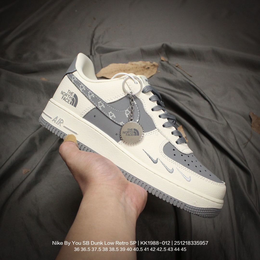 💰120
Nike/耐克 男女鞋真标半码制,全新2021版更新数据窄楦翘头版型,采用牛剖革鞋组合猪巴革鞋面材质,缜密拉帮中底布,鞋垫嵌EVA缓震物料及背胶,全新窄版翘头耐磨橡胶大底❗️创意定制联名配色,美国元祖街头潮牌-斯图西/Stussy x Nike By You SB Dunk Low Retro SP扣篮系列低帮休闲运动滑板板鞋“ KK1988-012
395
类型:男女鞋
码数:36 36.5 37.5 38 38.5 39 40 40.5 41 42 42.5 43 44 45
编码:251218335.957