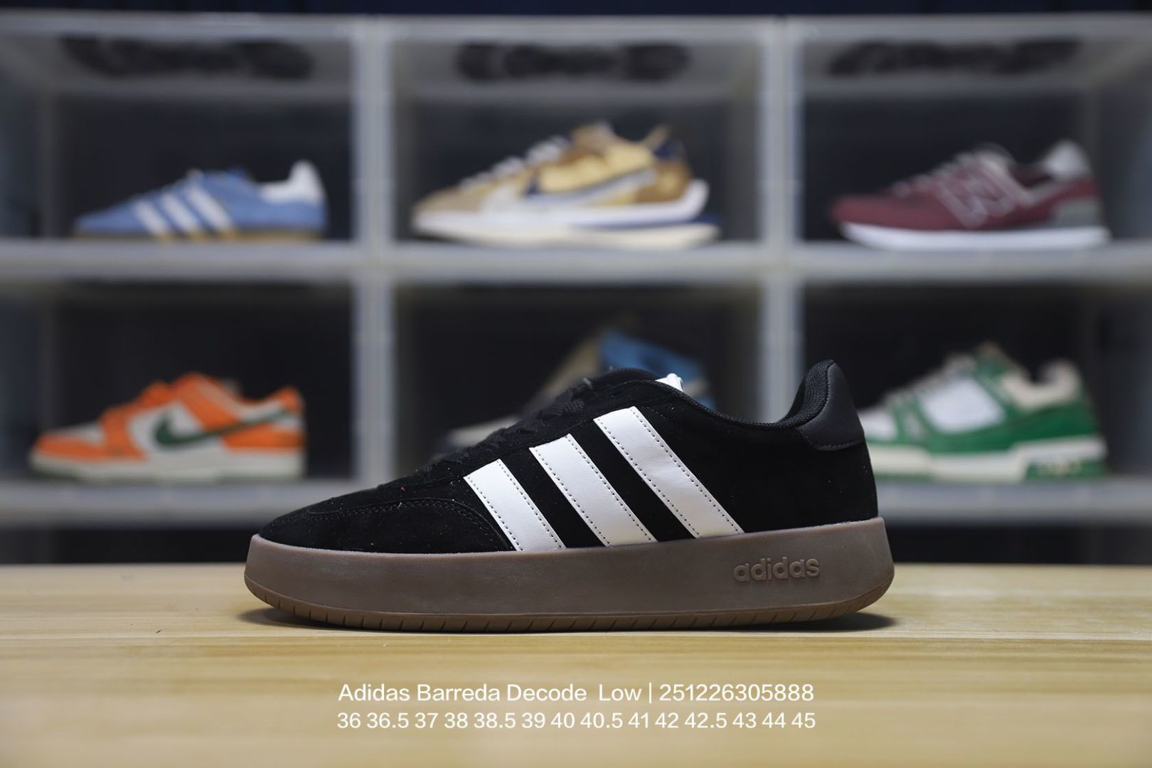 💰100
Adidas/阿迪达斯 男女鞋真标半码制，采用翻毛皮组合牛津布鞋面材质，外置RB耐磨橡胶外底❗阿迪达斯Adidas Barreda Decode  Low 巴列达解密系列低帮复古德训风系带百搭休闲运动T字头板鞋 

类型：男女鞋
码数：36 36.5 37 38 38.5 39 40 40.5 41 42 42.5 43 44 45
编码：251226305.888