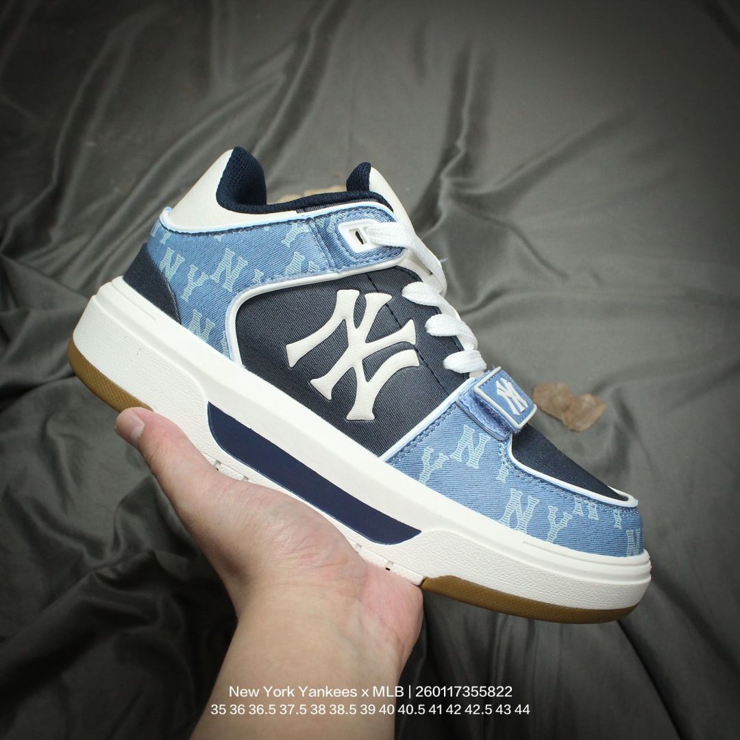 💰140
MLB/韩国F&F旗下运动品牌 男女鞋真标半码制，升级原楦原纸版开发版型，采用荔枝纹轻量克重纤维移膜皮革面鞋面材质，全新独立5cm厘米外增高轻质发泡中底组合耐磨橡胶外底片❗️学院穿搭爆款,Korea韩国限定!联乘美国榄球洋基队New York Yankees x MLB Chunky Liner Basic Mid 学长鞋系列矮帮老爹风轻量增高厚底百搭休闲运动板鞋“魔术贴牛仔浅蓝藏蓝白NY压纹 

类型：男女鞋
码数：35 36 36.5 37.5 38 38.5 39 40 40.5 41 42 42.5 43 44
编码：260117355.822