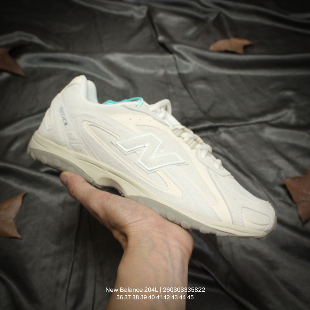 New Balance/新百伦 男女鞋,采用环保纤维革组合网眼布鞋面材质,搭载EVA 科技中底组合防滑耐磨橡胶大底❗️“与204L 一起,信步而型”!NB新百伦New Balance 204L系列低帮薄底复古风休闲运动慢跑鞋 类型:男女鞋 编码:260303335.822
