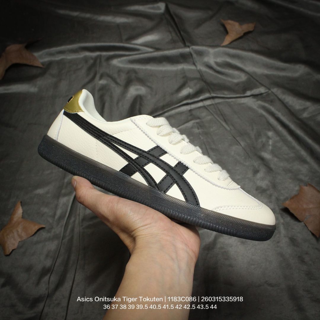Asics/亚瑟士 男女鞋真标半码制,升级原楦原纸版开发,采用荔枝纹牛剖皮革组合翻毛皮鞋面材质,外置耐磨耐弯折RB大底❗️鬼塚虎新款德训鞋!鬼塚虎新款德训鞋!日产经典老牌-鬼塚虎/Onitsuka Tiger Tokuten 得分系列低帮复古德训风休闲运动板鞋 1183C086 足 类型:男女鞋 编码:260315335.918