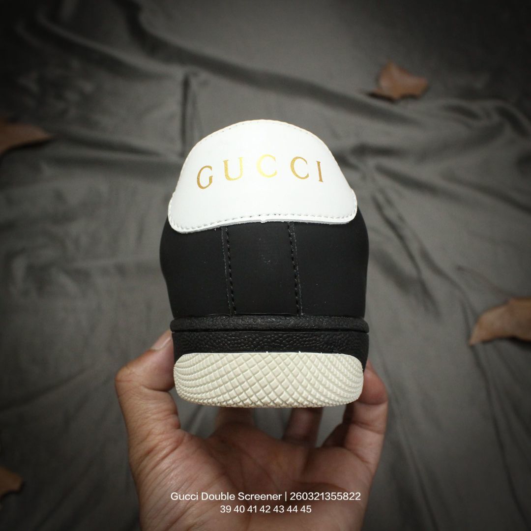 GUCCI/古驰 采用纯棉GG提花布组合小牛皮革饰片鞋面材质,饰金属双G椭圆形珐琅细节,搭载超软猪皮软糯内里,内嵌超软皮内里灌注缓震PU脚垫,全新加厚双层TPR隔色鞋底❗️🔥意大利时装奢饰品牌·古驰Gucci Double Screener Platform GG Sneaker Low 双倍原型系列低帮复古松糕百板鞋 类型:男鞋 编码:260321355.822