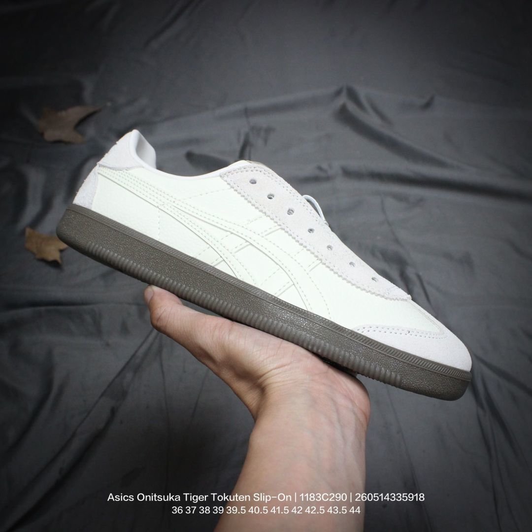 Asics/亚瑟士 男女鞋真标半码制,升级原楦原纸版开发,采用荔枝纹牛剖皮革组合翻毛皮鞋面材质,外置耐磨耐弯折RB大底❗️鬼塚虎新款德训鞋!鬼塚虎新款德训鞋!日产经典老牌-鬼塚虎/Onitsuka Tiger Tokuten Slip-On 得分一脚蹬系列低帮复古德训风休闲运动懒人套版鞋 1183C290 足 类型:男女鞋 编码:260514335.918