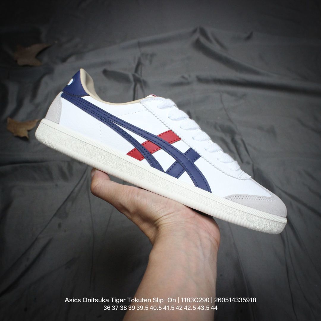 Asics/亚瑟士 男女鞋真标半码制,升级原楦原纸版开发,采用荔枝纹牛剖皮革组合翻毛皮鞋面材质,外置耐磨耐弯折RB大底❗️鬼塚虎新款德训鞋!鬼塚虎新款德训鞋!日产经典老牌-鬼塚虎/Onitsuka Tiger Tokuten Slip-On 得分一脚蹬系列低帮复古德训风休闲运动懒人套版鞋 1183C290 足 类型:男女鞋 编码:260514335.918