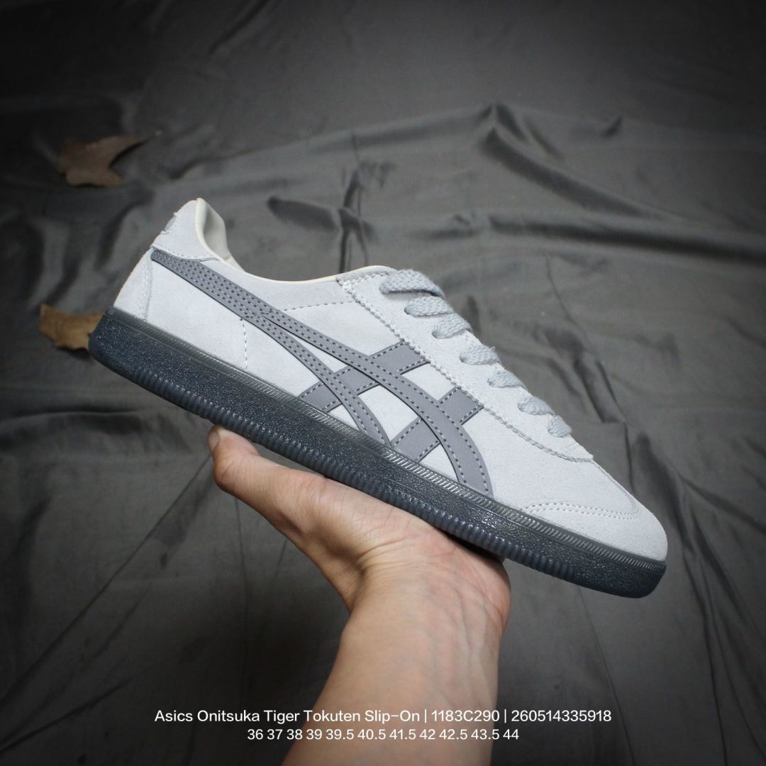 Asics/亚瑟士 男女鞋真标半码制,升级原楦原纸版开发,采用荔枝纹牛剖皮革组合翻毛皮鞋面材质,外置耐磨耐弯折RB大底❗️鬼塚虎新款德训鞋!鬼塚虎新款德训鞋!日产经典老牌-鬼塚虎/Onitsuka Tiger Tokuten Slip-On 得分一脚蹬系列低帮复古德训风休闲运动懒人套版鞋 1183C290 足 类型:男女鞋 编码:260514335.918