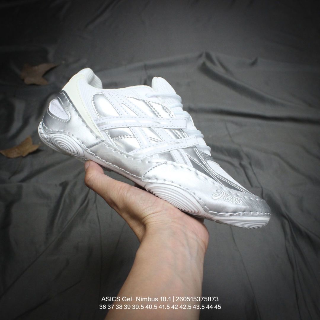 Asics/亚瑟士 男女鞋真标半码制,采用环保太空合成革配合透气网眼布鞋面材质,中底3D可视GEL缓震胶效果,升级EVA全新缓震中底部位科技组合耐磨橡胶外底片❗️日本专业跑鞋品牌·亚瑟士联名加拿大时尚名所HAVEN x ASICS Gel-Nimbus 10.1"Black"雨云10.1代系列轻量缓震休闲运动跑步鞋 幸福 类型:男女鞋 编码:260515375.873