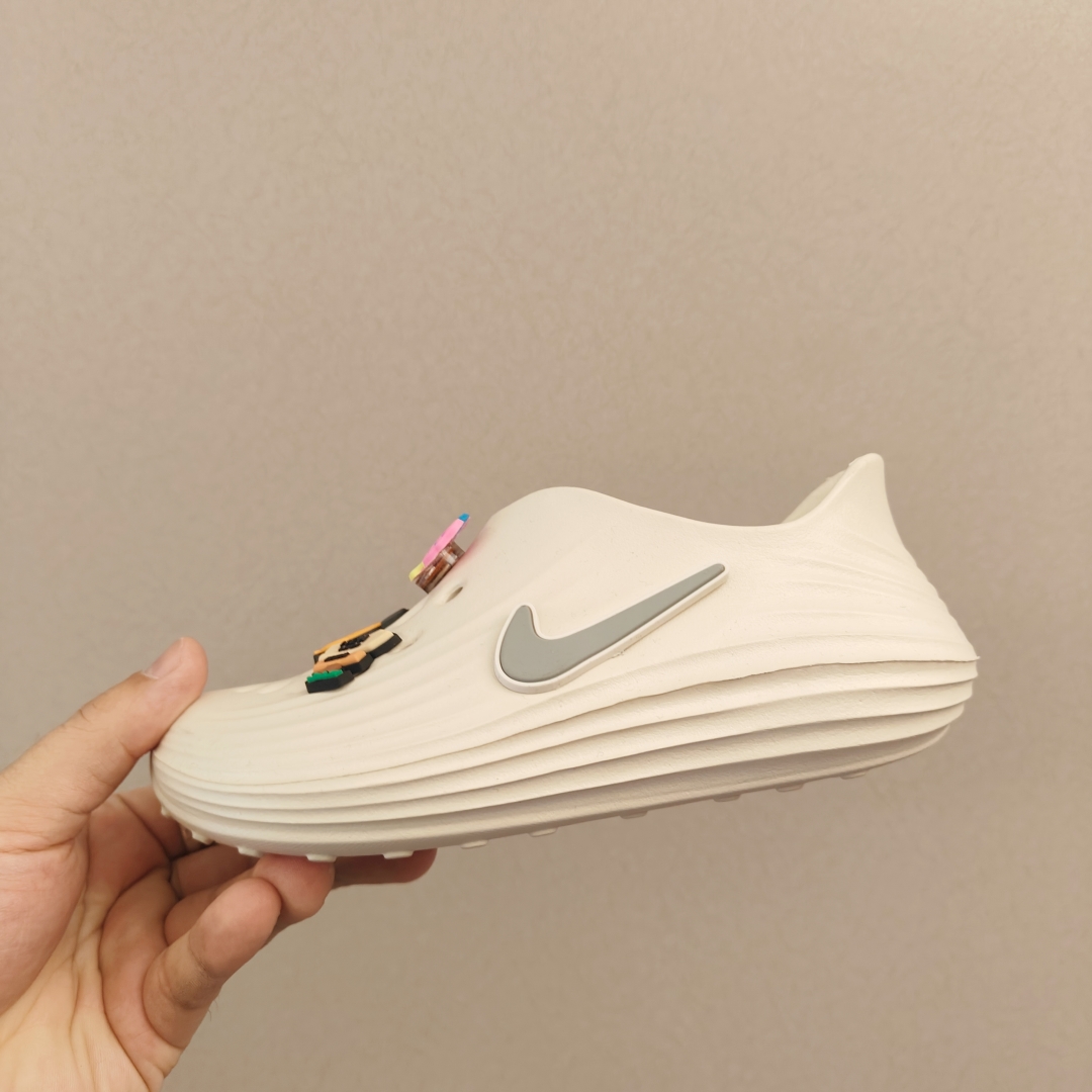 图片[4]-新款耐克 儿童，成人 可以发光带灯，夜晚走路会闪光 卡骆驰儿童洞洞鞋26-35码（不要配件可减10元）儿童鞋陆续更新配色。。。。。 鞋子材质采用环保发泡一体成型，轻软舒适。全面贴合脚掌，拱桥足弓，回弹厚底～👍-选品中心