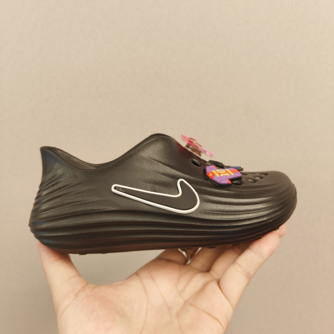 图片[2]-新款耐克 儿童。成人 可以发光带灯，夜晚走路会闪光 卡骆驰儿童洞洞鞋26-35码 （不要配件可减10元）儿童鞋陆续更新配色。。。。。 鞋子材质采用环保发泡一体成型，轻软舒适。全面贴合脚掌，拱桥足弓，回弹厚底～👍-选品中心