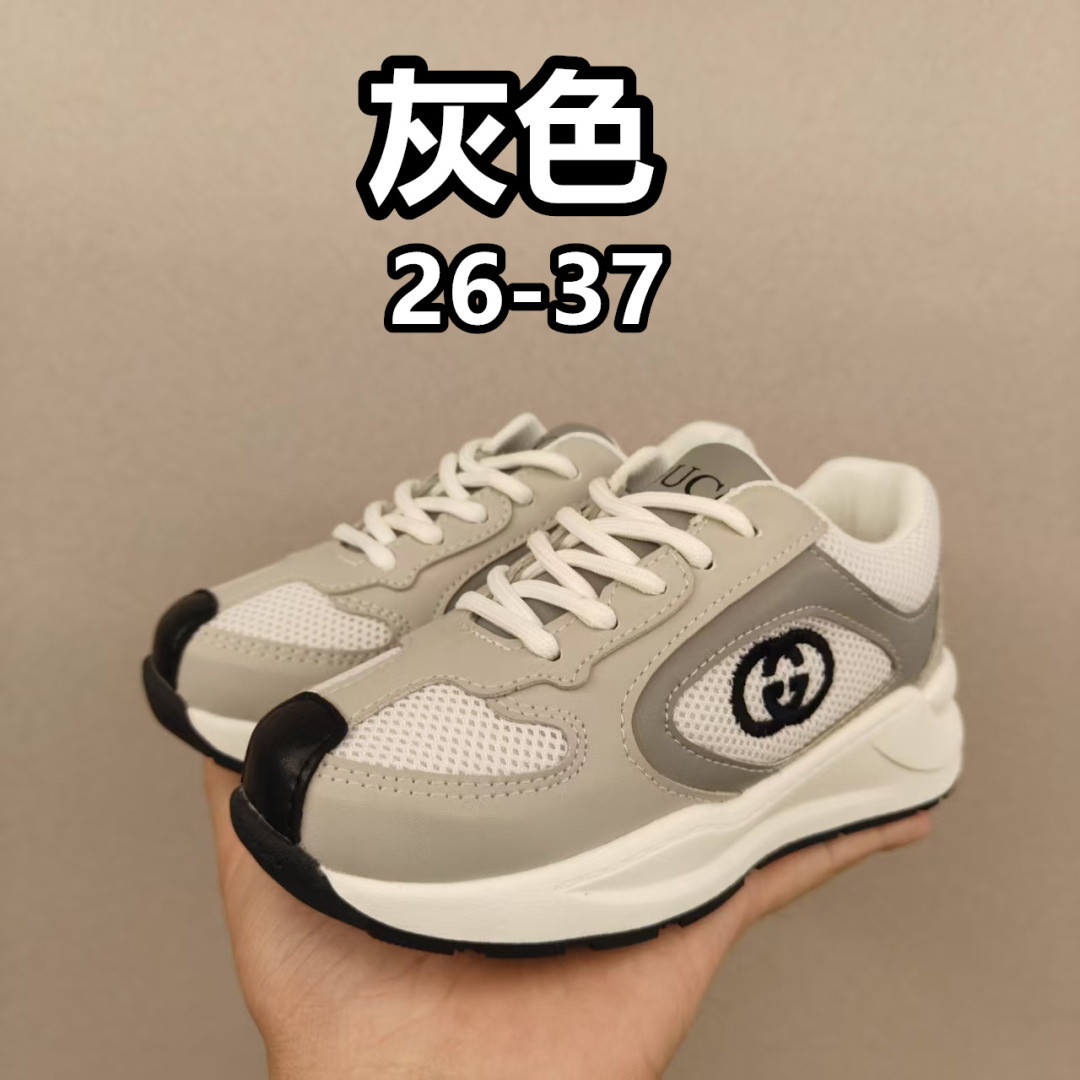 🌟现货🌟跑量款 Gucci Run儿童🧒系列运动鞋， 🔥🔥🔥古奇亲子系列🌹 🐢这一单品的设计从运动世界中汲取灵感 丝稠皮 互扣式双G 刺绣 儿童版更加精细-选品中心