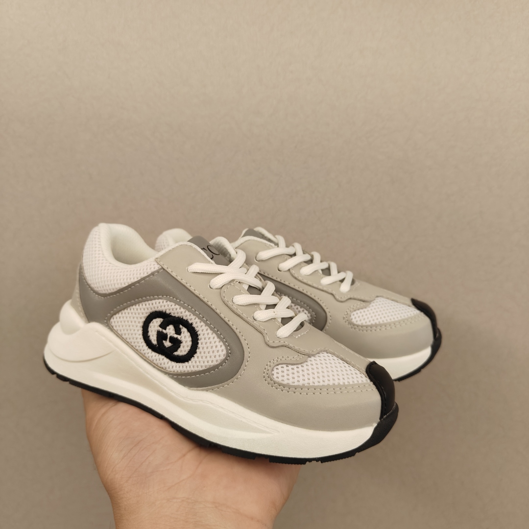 图片[2]-🌟现货🌟跑量款 Gucci Run儿童🧒系列运动鞋， 🔥🔥🔥古奇亲子系列🌹 🐢这一单品的设计从运动世界中汲取灵感 丝稠皮 互扣式双G 刺绣 儿童版更加精细-选品中心