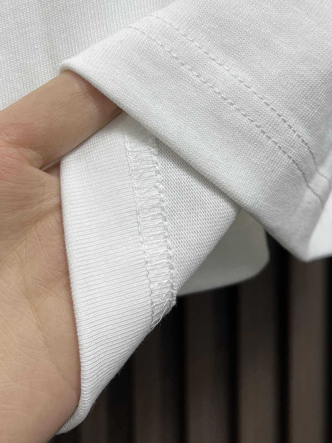 🛒🛒Prada 2025ss早春新款涂鸦设计经典三角短袖t恤，极简版型t恤，饰以极具品牌风品牌logo三