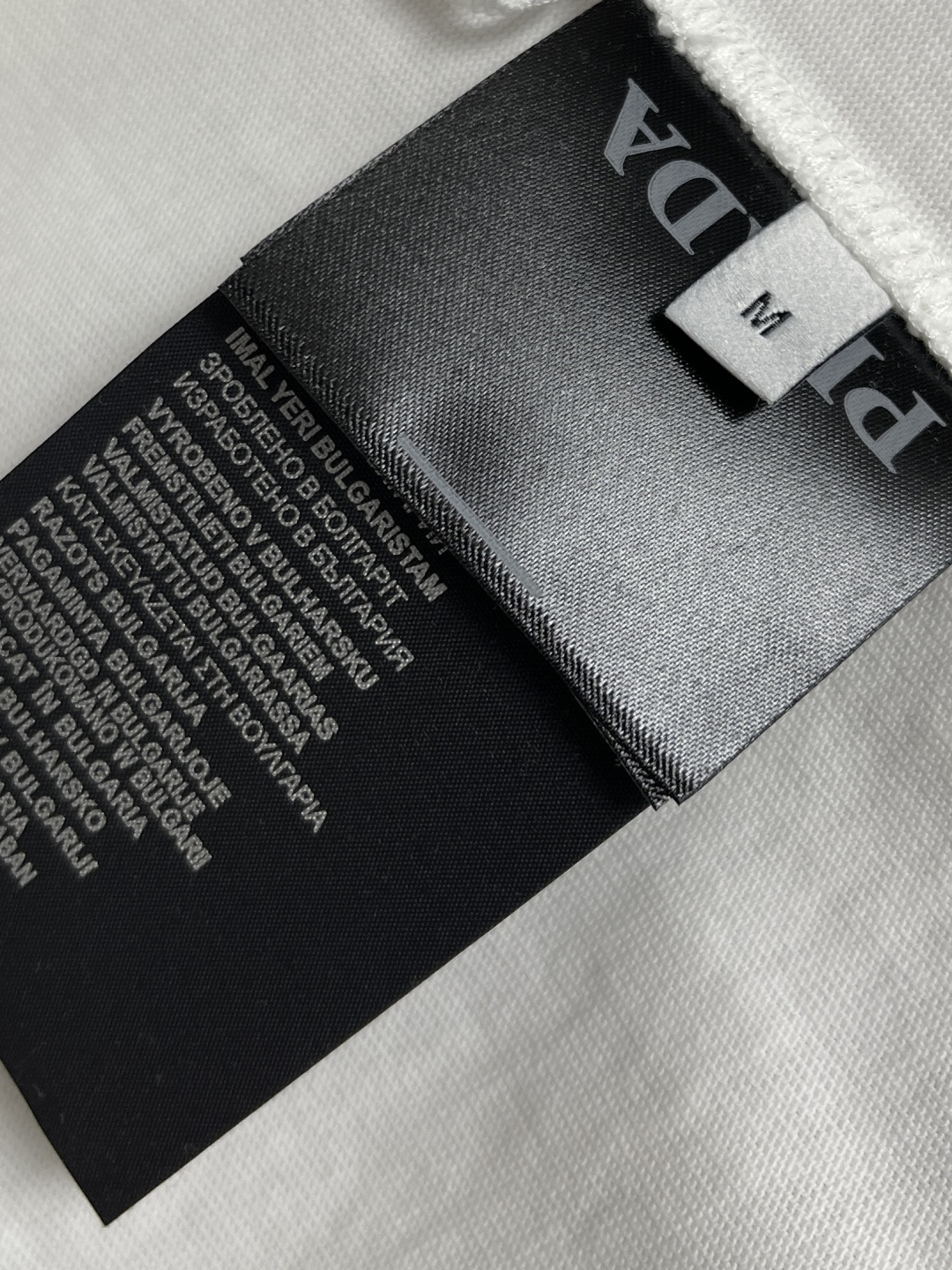 🛒🛒Prada 2025ss早春新款涂鸦设计经典三角短袖t恤，极简版型t恤，饰以极具品牌风品牌logo三