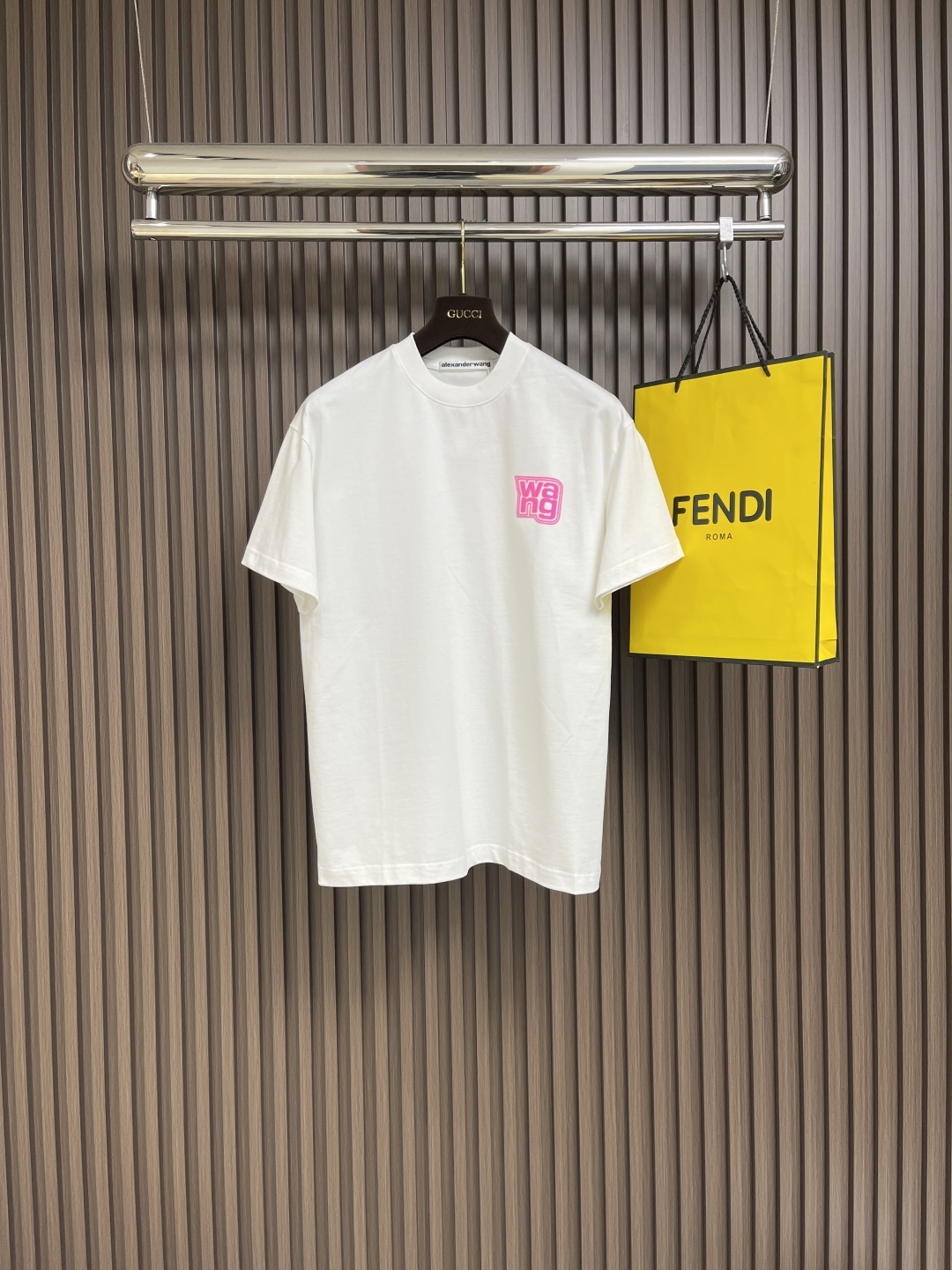 NO:118455,Alexander wang classic foam letter logo printed heavy-duty wash short-sleeved T-shirt, the fabric is made of 32 double yarn plain patterns, washed water and shrinks up to 260 grams, and craftsmanship thick plate three-dimensional letters. Recommended model!  Very comfortable to use, a must-have for men and women. Size M-3XL, T-shirt,tees, t-shirt,alexander wang19860909Alexander wang 经典款发泡字母logo印花重工水洗短袖T恤,面料采用纯棉32支双纱平纹,经洗水 缩水达260克重,工艺厚板立体字母 推荐款噢！手感非常舒服 男女同款人手必备款.尺码M-3XL,,T-shirt,tees，t-shirt,alexander wang,Men's clothing