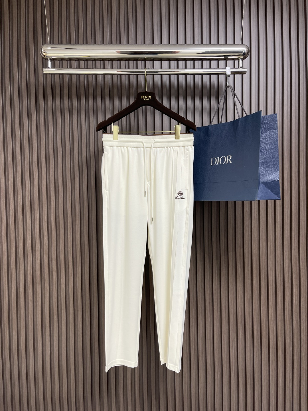 NO:118443,loropiana LP 1990SS early spring new leg trousers casual pants, custom fabrics are soft and comfortable and comfortable, and the pants are very comfortable and inclusive!  The upper body is versatile, the first choice for casual sex. Size M-3XL, loro piana, loro piana, alexander wang19860909loropiana LP 1990SS早春新款束腿卫裤休闲裤,定制面料软糯舒集高级感于一体,裤型舒适包容性极强！上身百搭,休闲首选.尺码M-3XL,,loro piana,loro piana,alexander wang,Men's clothing