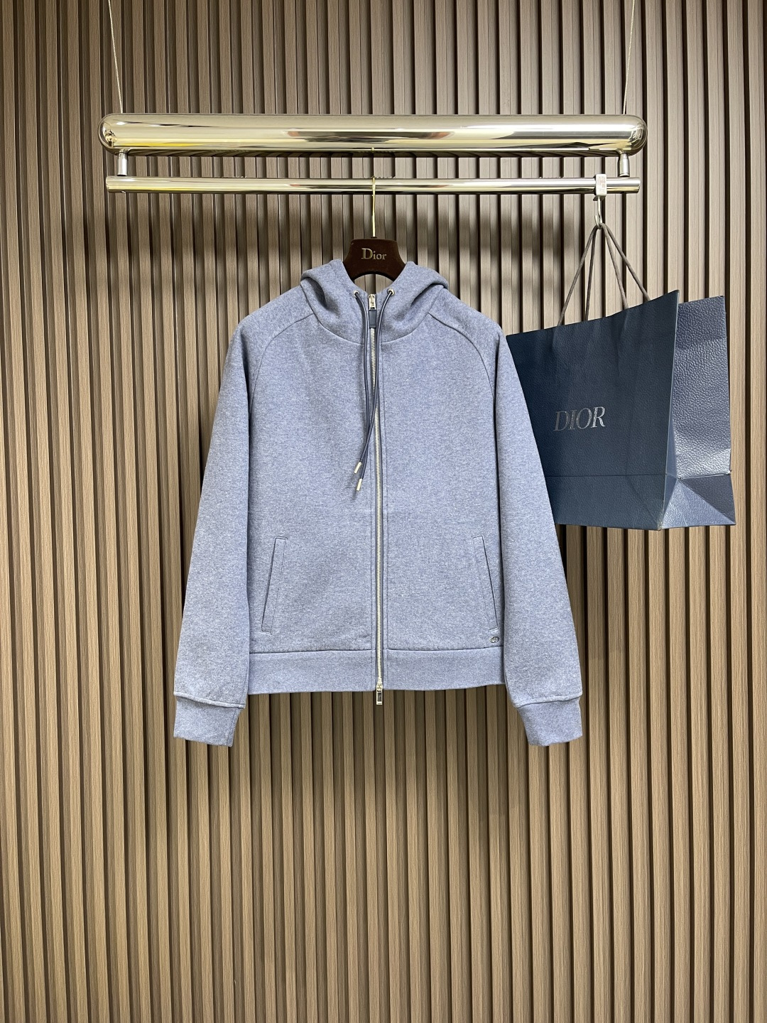 NO:118448,Top P Dior jacquard cashmere hooded zipper jacket and pants set uses custom cashmere blended fabric, imported high-density Tencel Galaiser knitted fabric, double-sided knitted uniform inside and outside, and the feel is extremely skin-friendly and comfortable. It feels very delicate to the touch, the fabric has a certain stiffness, is silky and breathable and sweat-absorbing, and is very comfortable. It combines functional elements and is more suitable for sports and casual wear. The 3D irregular tailoring is more in line with ergonomics, as well as the fully imported machine integrated pocket car line, customized auxiliary materials, complete three standards, the same style for men and women!  Size S-XL, Dior, Jackets & coats, Hats, Alexander wang19860909上衣 裤子P Dior 提花羊绒连帽拉链外套卫裤套装 采用定制羊绒混纺面料,进口高密度天丝加莱赛尔加针织面料,双面针织里外一致,手感极为亲肤舒适 摸上去非常的细腻,面料有一定的挺度,丝滑感透气吸汗同时,非常舒适,融合了机能元素,更适合运动休闲穿着,3d不规则剪裁更符合人体工学,以及全进口机一体口袋车线,定制辅料,三标齐全,男女同款！尺码S-XL,,dior,jackets & coats,hats,alexander wang,Men's clothing