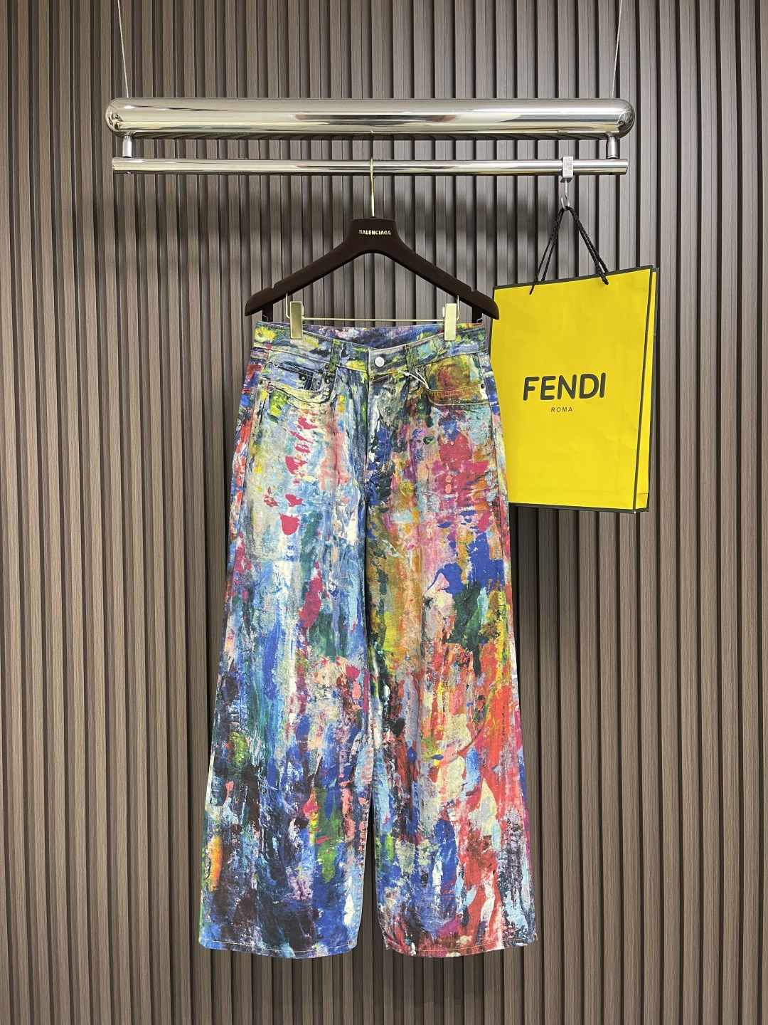 NO:120274,acne studios Colored oil painting jeans trousers, this oil painting trousers is definitely an upgraded difficulty than the previous pendant trousers. I tried using the fabric of the back pendant trousers before, but found that the original color could not be restored at all. It was only seven minutes like it was printed. I found another partner's fabric customization later. The fabric background color will be deeper than the original, and the thickness is close to the original. It can be truly achieved by printing and positioning the color and solving the problem of insufficient color. This fabric can be said to be specially created for this trousers. All the printings are scanned in a fixed point, and the car line of the trouser legs is also fixed to the same color, the density is the same, and the location of the date is the same. The new fabric used this time is different from the previous 1981m printed trouser fabric, and 14oz can customize the cotton and linen bottom fabric separately to match 3D  Printed oil paintings with fall colors, 1981 loose style, super handsome for both men and women, with a 666 turnover rate, the whole pair of pants is a 3D digital print, the misalignment effect of red and blue collision is even a bit of Monet's hazy feeling. Size 36-38-40-42 Counter codes Please report waist circumference when placing an order, acne studios, dior, alexander wang19860909acne studios 彩色油画牛仔长裤,这款油画裤绝对是比打印之前的挂坠裤难度升级,之前试过用回挂坠裤的面料,发现根本还原不到原版的色调,打印起来只有七分像,后面单独找了另外合作商的面料定制,面料底色会比原来的深点,厚薄度也跟原版接近,并且真正做到打印落色定位和解决色调不够的问题,这款面料可以说专门为这款裤子所诞生的,印花全部都是定点扫描,裤脚的车线也是定染同色,密度一致,打枣位置也是一致,这次用的新面料不同之前1981m的打印裤面料,14oz单独定制棉麻底部面料才能配合3d 打印油画落色,1981宽松的版型,不管在男女身上都超级帅,回头率是666,整条裤子是3d的数码印花,采用红蓝对撞的错位效果甚至有点莫奈的朦胧感.尺码36-38-40-42 专柜码数 下单请报腰围,,acne studios,dior,alexander wang,Men's clothing