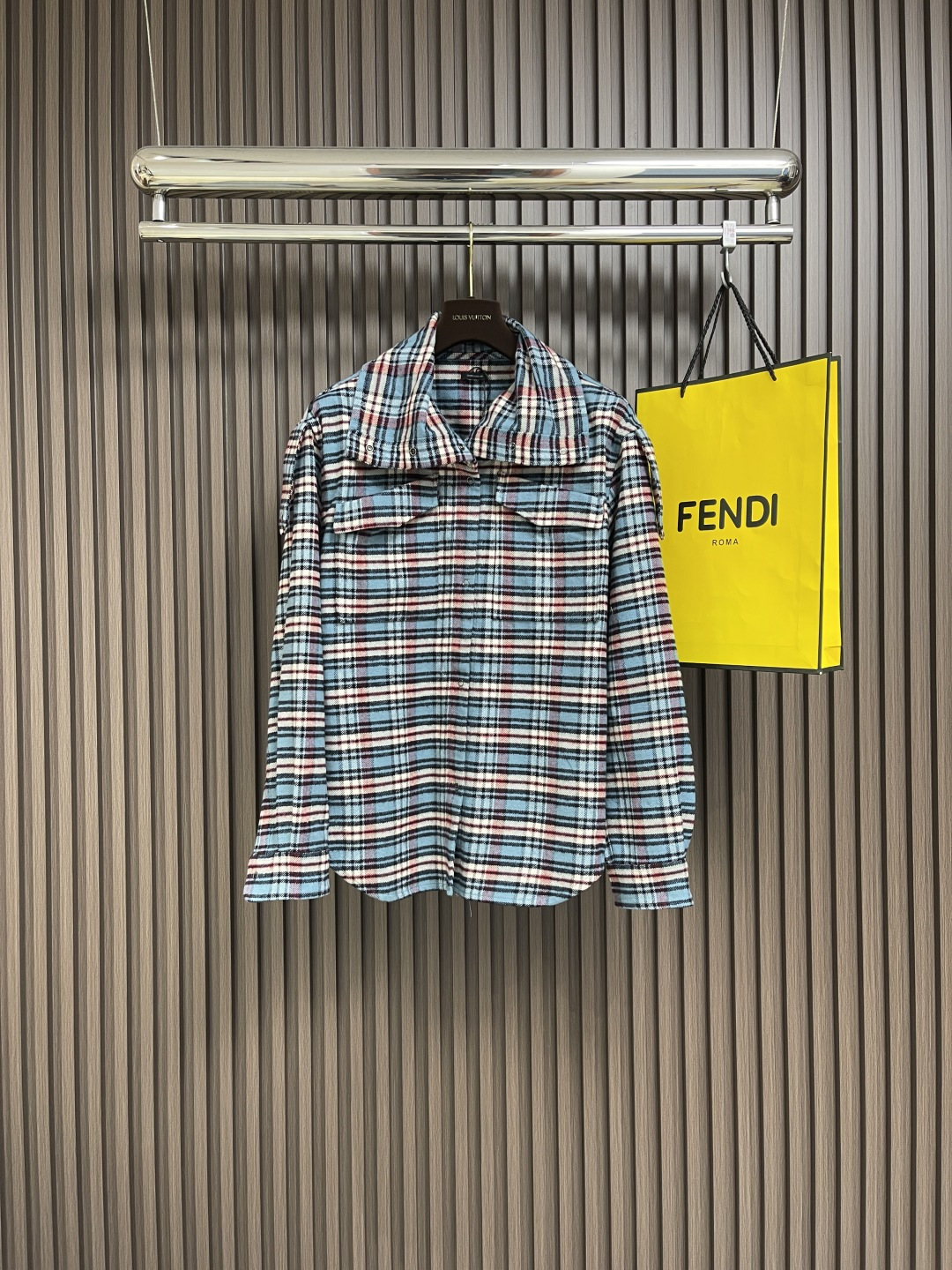 NO:120293,R13 2025 ss Spring and Summer new cotton plaid symmetrical long-sleeved shirt, colorful plaid design, wide coat lacquer details, snap-button plaid opening and closing, slightly loose fit, same style for men and women. Size 46-48-50-52,,shirts,alexander wang19860909R13 2025 ss春夏新款棉质格纹对称长袖衬衫,彩色格纹设计,宽大衣襟细节 按扣门襟开合,微宽松版型 男女同款.尺码46-48-50-52,,shirts,alexander wang,Men's clothing