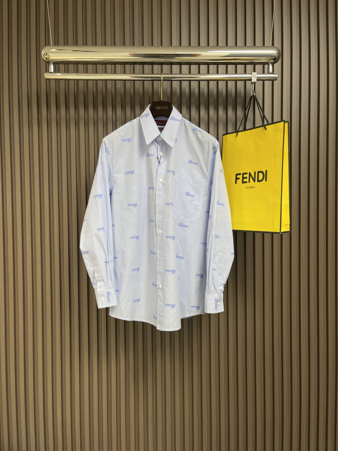 NO:123494,GUCCI ss new striped cotton poplin long-sleeved shirt, embroidered with handwritten gucci embroidery, mother-of-pearl buttons highlight the charming and cleverness. Anti-shrinkage treatment!  The overall style is large, customized buttons and accessories, the quality is visible to the naked eye. Size S-XL, gucci,shirts,alexander wang19860909GUCCI ss新款条纹棉质府绸长袖衬衫,通体缀饰手写体gucci刺绣,珍珠母贝纽扣凸显迷人巧致.防缩处理！整体版型偏大 定制纽扣与辅料,品质肉眼可见.尺码S-XL,,gucci,shirts,alexander wang,Men's clothing