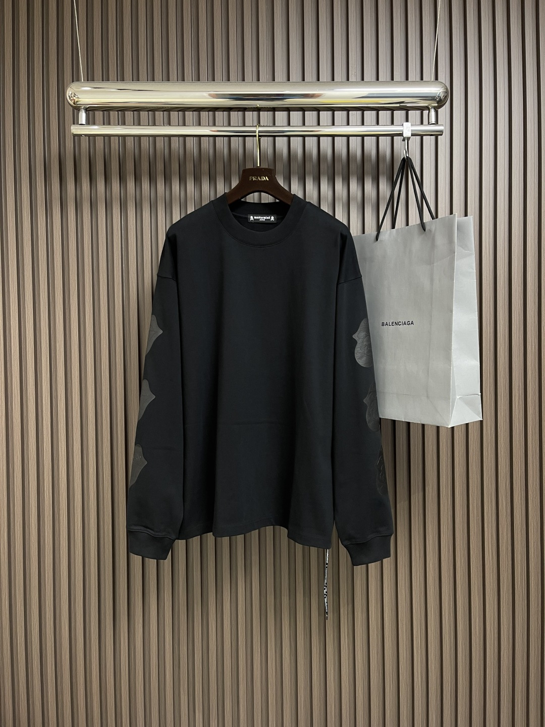 NO:123469,Mastermind japan limited edition back large mouth new type of round-neck sweatshirt with 300g customized double yarn pure cotton, mmj high street shoulder silhouette oversize loose long sleeves. Size S-XL, versace, hoodie, sweatshirts, alexander wang19860909mastermind japan限量版后背大嘴巴新型贴饰圆领卫衣,采用克重300g订制双纱纯棉,mmj高街落肩廓形oversize宽松长袖.尺码S-XL,,versace,hoodie,sweatshirts,alexander wang,Men's clothing