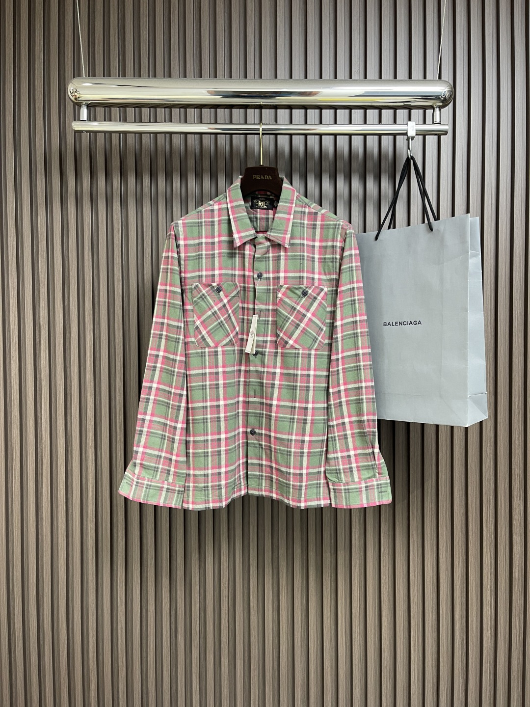 NO:123479,POLO PL Luff Lauren SS contrasting plaid lapel shirt, natural and beautiful finished product, classic and versatile basic tone, perfectly matched inside and outside, and very modern and versatile plasticity in shape. Size S-XL, shirts, alexander wang19860909POLO PL 拉夫劳伦 SS撞色格子翻领衬衫,成品自然美观,基础色调经典百搭,内搭外穿完美驾驭,造型上极具现代百搭可塑性.尺码S-XL,,shirts,alexander wang,Men's clothing