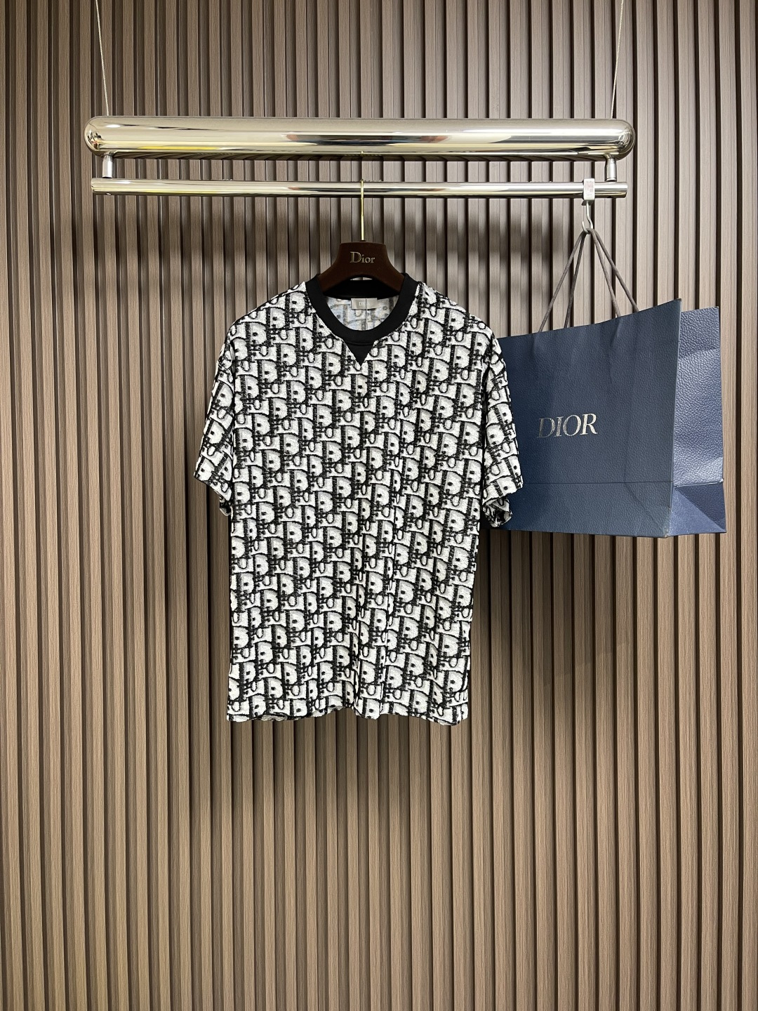 NO:123470,Top shorts P Dior jacquard full print knitted short-sleeved T-shirt shorts set, cotton-blend wool jersey fabric, beachwear limited series, full logo jacquard highlights the classic obliaue flowers, paired with S-patterned round neck and s-patterned thread, unique, and the whole body is decorated with oblique jacquard, sizes S-XL,,dior,shorts,T-shirt,tees,t-shirt,alexander wang19860909上衣 短裤P Dior 提花满印针织短袖t恤短裤套装,棉质混纺毛圈平纹针织面料,沙滩装限定系列,满logo提花突显经典的obliaue花,搭配s纹圆领和缉面线,别具一格,通体饰以 oblique 提花,尺码S-XL,,dior,shorts,T-shirt,tees，t-shirt,alexander wang,Men's clothing