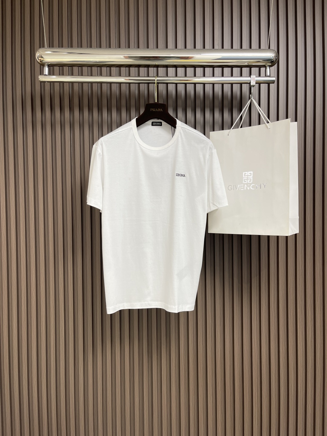 NO:125205,Zegna 2025ss Spring and Summer New Black Lightweight Double-Side Mercerized Cotton Round Neck Short-Sleeve T-shirt, Men's Fashionable Pressed Stripe Decoration Loose Casual Short-Sleeve T-shirt!  In the hot summer days, it is crucial to choose a breathable, quick-drying and comfortable T-shirt!  ZHan's new mercerized cotton T-shirt is such a product that combines multiple advantages, allowing you to enjoy the coolness while showing extraordinary taste and style. Size M-3XL, T-shirt, tees, t-shirt, alexander wang19860909zegna 2025ss春夏新款黑色轻薄双面丝光棉布圆领短袖T恤,男士时尚压胶条纹装饰宽松休闲短袖t恤衫！在炎炎夏日,选择一款透气、速干且舒适的t恤至关重要！z家全新丝光棉t恤正是这样一款集多重优点于一身的产品,让您在享受清凉的同时,也能展现出不凡的品味和风格.尺码M-3XL,,T-shirt,tees，t-shirt,alexander wang,Men's clothing