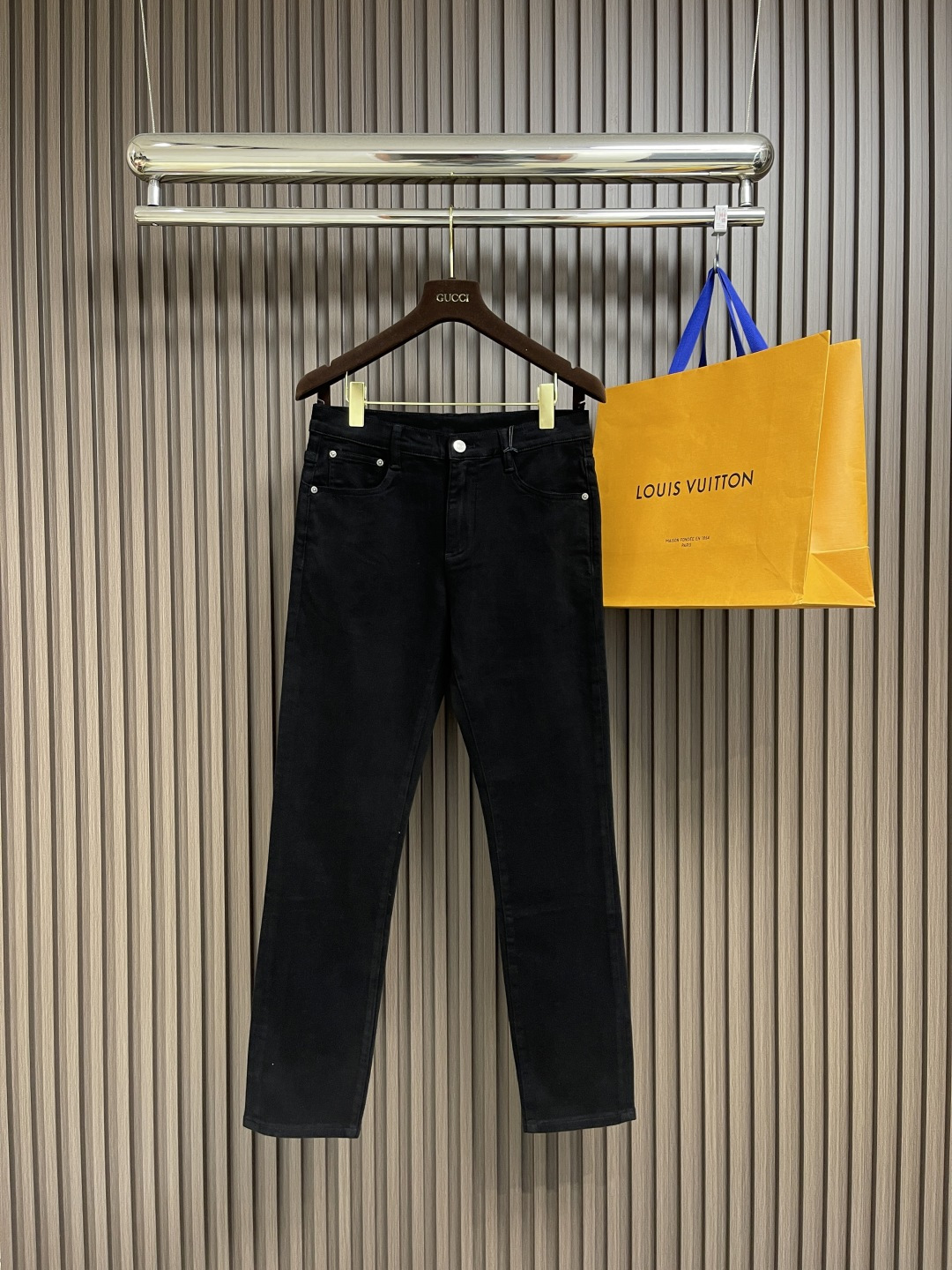 NO:125221,Ermenegildo Zegna 2025SS autumn and winter new products, fashionable and casual jeans, imported original wash elastic fabric, comfortable, breathable and elastic on the upper body, original hardware and auxiliary decoration, extremely high grade, super positive style, simple and easy to match, three standards, full quality order model, full body handsome. Size 30-38 No 35 37,,jeans,alexander wang19860909Ermenegildo Zegna 2025SS秋冬新品,时尚休闲牛仔裤,进口原版水洗弹力面料,上身舒适透气有弹力,原版五金辅料装饰,档次极高,版型超正,简约易搭配,三标齐全,全品相订单款,上身帅气十足.尺码30-38 无35 37,,jeans,alexander wang,Men's clothing