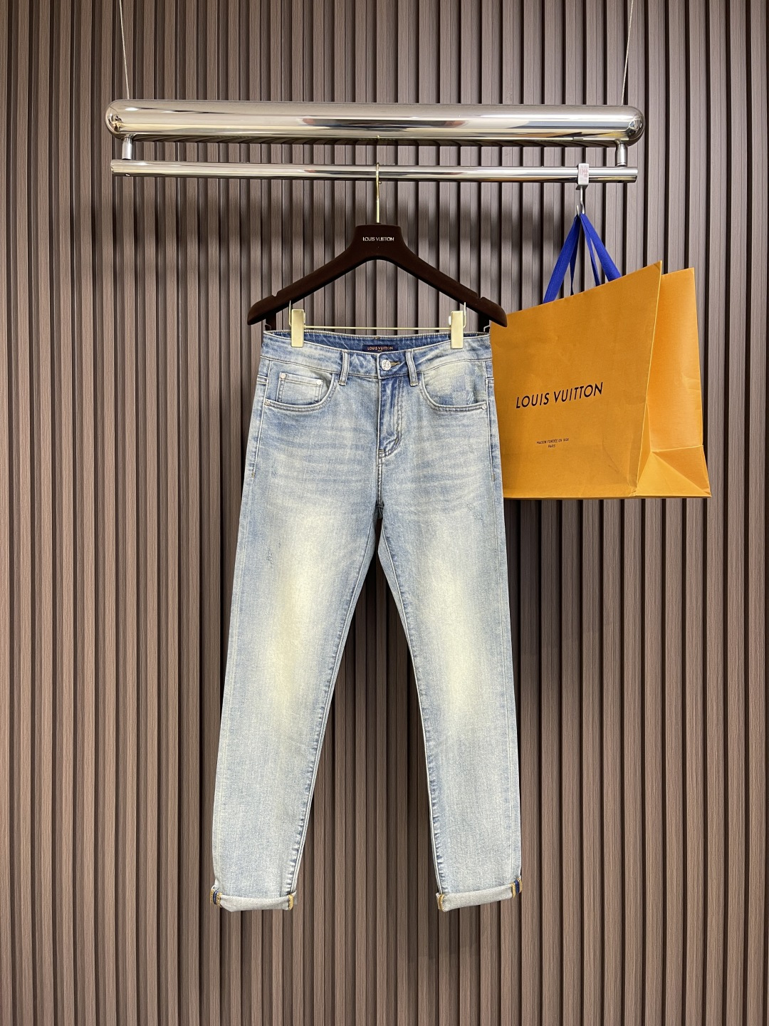 NO:126609,LV 2025SS new jeans, original hardware and auxiliary materials, fine workmanship details, fermentation grinding and rinsing water process, selected high-quality Danny denim fabric. Size 28-38 There are 35 No 37,,louis vuitton,jeans,alexander wang19860909LV 2025SS新款牛仔裤,原版五金辅料,做工细节车线相当好,酵磨漂洗水工艺,精选优质丹尼牛仔布面料.尺码28-38 有35 无37,,louis vuitton,jeans,alexander wang,Men's clothing