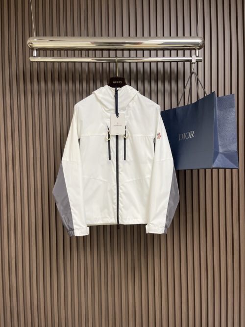 Moncler Lente/Zomer 2025 Damesjas met Capuchon - Lichtgewicht & Stijlvol 1 Moncler Lente/Zomer 2025 Damesjas met Capuchon - Lichtgewicht & Stijlvol