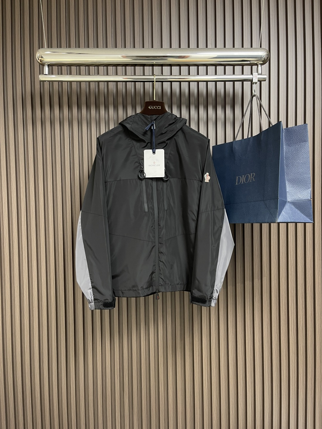 NO:127761,Moncler 2025ss Spring and Summer New Hooded Jacket Jacket. It uses imported environmentally friendly fabrics, and the tear-proof performance is particularly obvious!  The jacket has a simple and elegant style, light and comfortable style, and the exquisite craftsmanship reflects the unique characteristics of the brand. The unique logo of the left shoulder brand is extremely recognizable!  The elastic and tight sleeves are tight and the windproof effect is maximized!  Zippers are also exclusively customized high-quality metal zippers, simple and atmospheric, both business and casual. Size 48-56, christian louboutin, jackets & coats, jackets & coats, hats, alexander wang19860909Moncler 2025ss春夏新款连帽款夹克外套.采用进口环保面料,防撕裂性能效果尤为明显！夹克版型简约大气,轻便舒适,处处精悍的工艺体现品牌独有的特点,左肩品牌独有logo,辨识度极高！松紧收口袖子,严丝合缝的防风效果做到极致！拉链也是独家定制而成的高质感金属拉链,简约大气,商务休闲兼备.尺码48-56,,christian louboutin,jackets & coats,jackets & coats,hats,alexander wang,Men's clothing