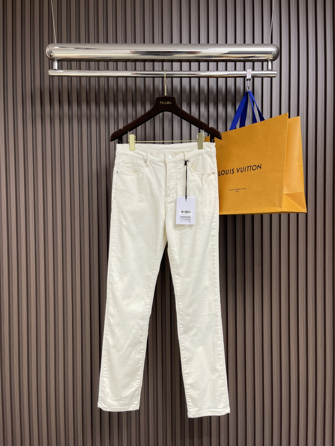 NO:127743,Loropiana 2025ss early spring new casual pants, customized original fabric, high-quality custom hardware accessories, special touch, super texture, comfortable, soft and breathable, casual and loose style, the first choice for essential items. Size 29-36, no 35,,loro pigana,alexander wang19860909Loropiana 2025ss早春新款休闲裤,定制原版面料 高品质定制五金配件 皮肤特别手感、超级质感舒适柔软透气 休闲宽松版型 必备单品首选.尺码29-36 无35,,loro piana,alexander wang,Men's clothing